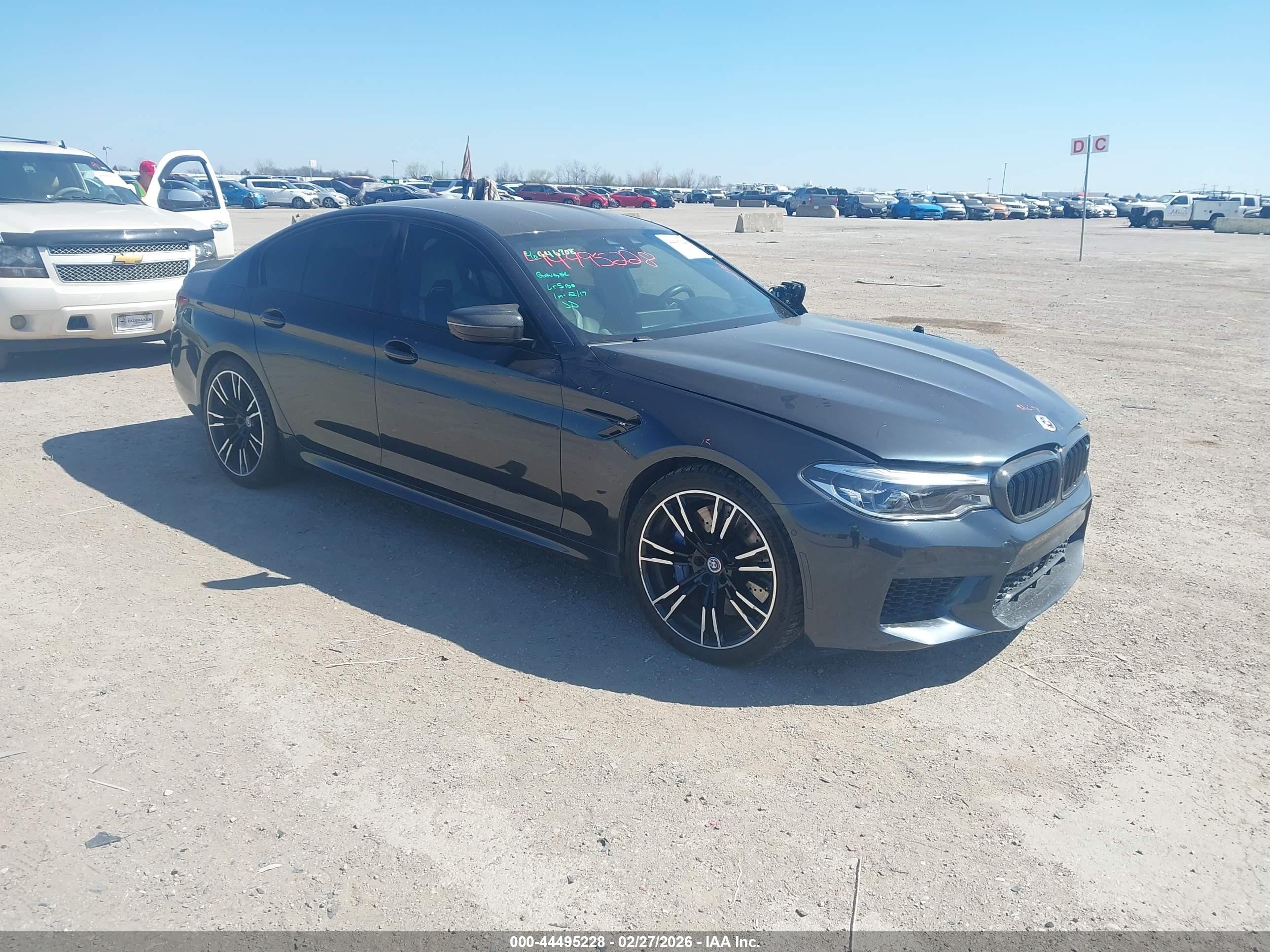 2018 BMW M5, VIN WBSJF0C54JB282104 — Перед
