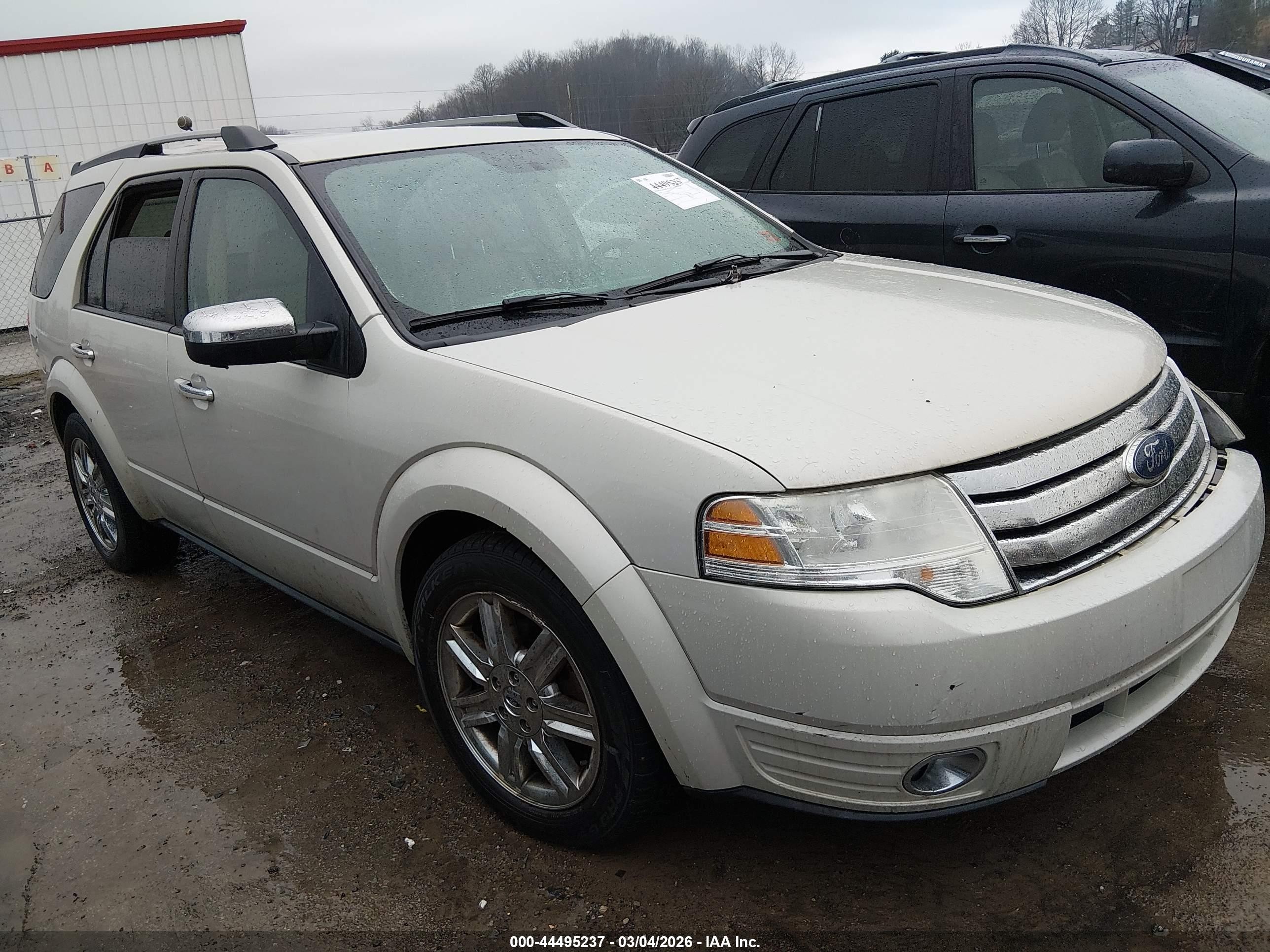 2008 Ford Taurus X Limited, VIN 1FMDK03W88GA12102 — Front end