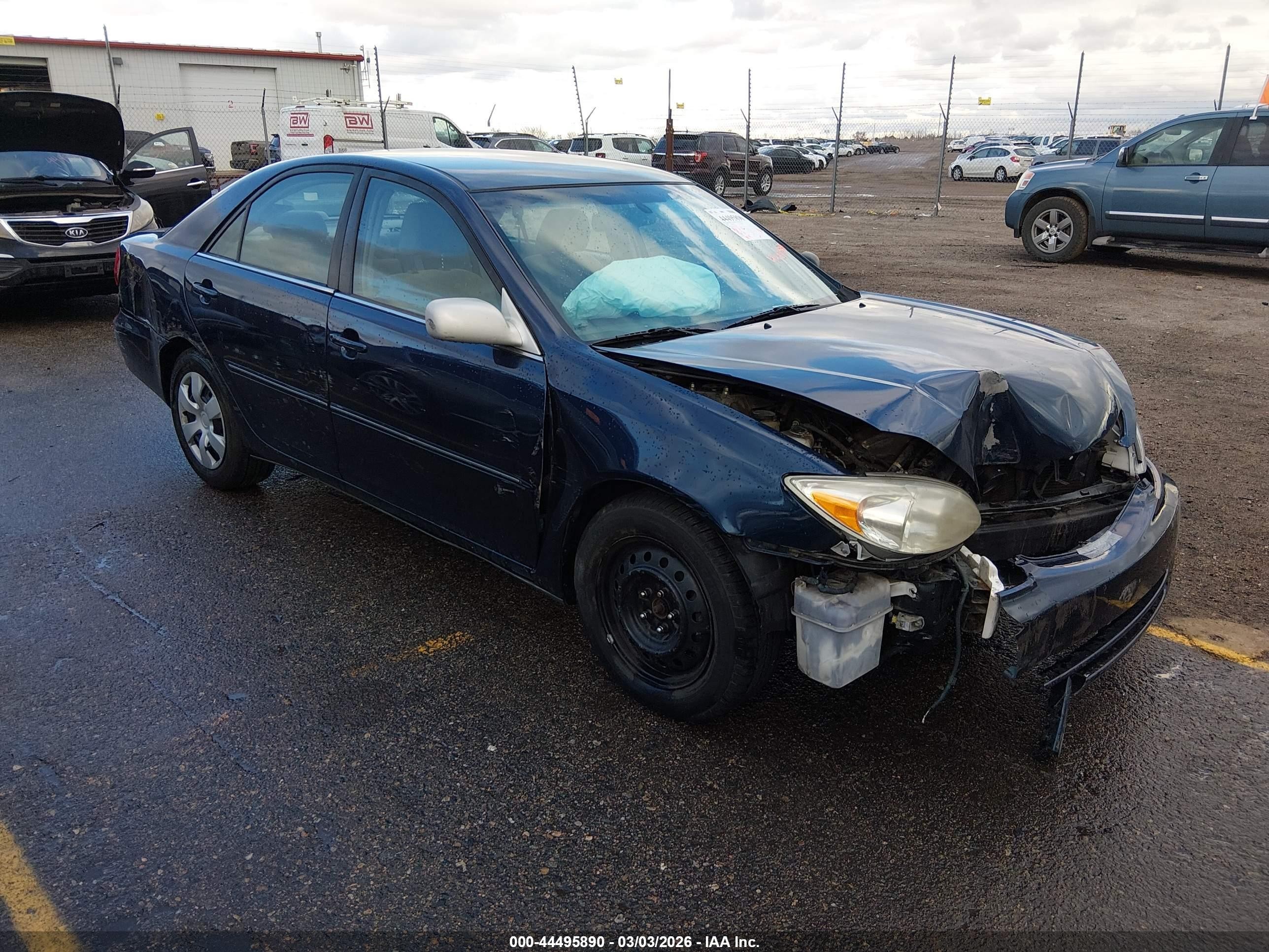 2003 Toyota Camry LE, VIN 4T1BE32K63U259689 — Перед