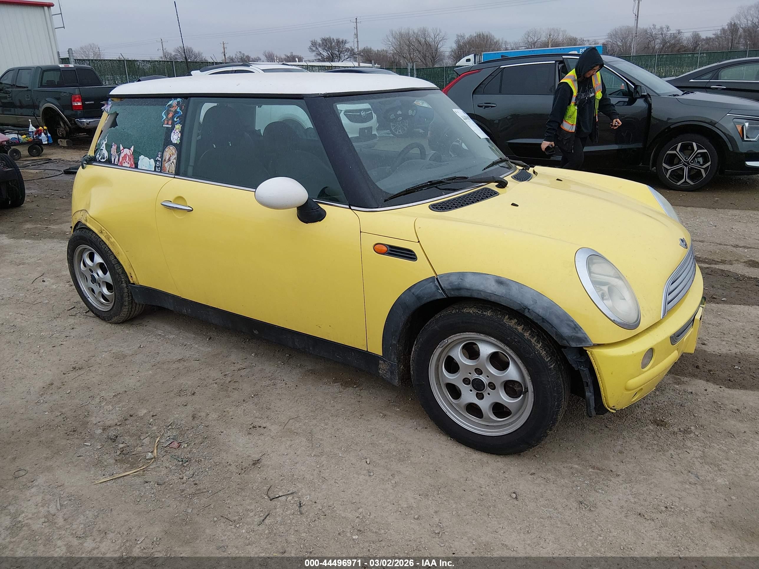 2002 MINI Hardtop, VIN WMWRC33442TE12986 — Зад