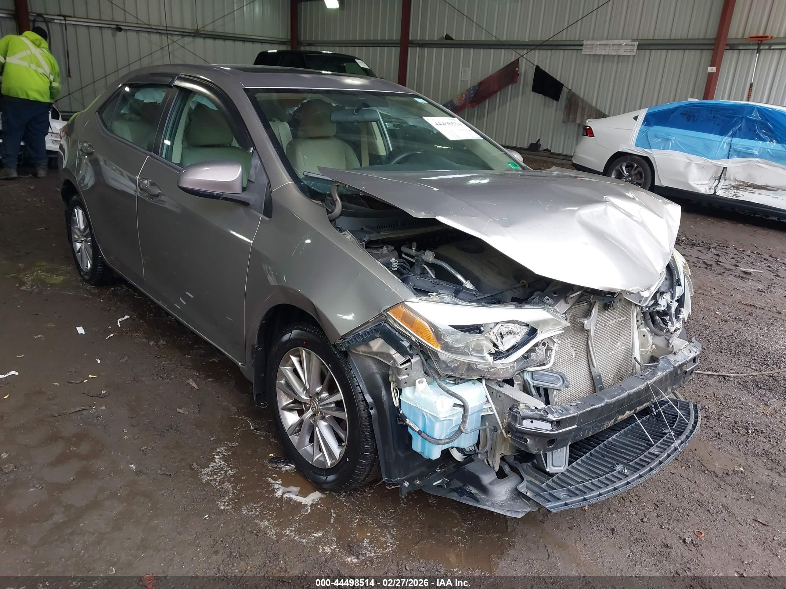 2014 Toyota Corolla LE, VIN 5YFBURHE6EP001197 — Front end