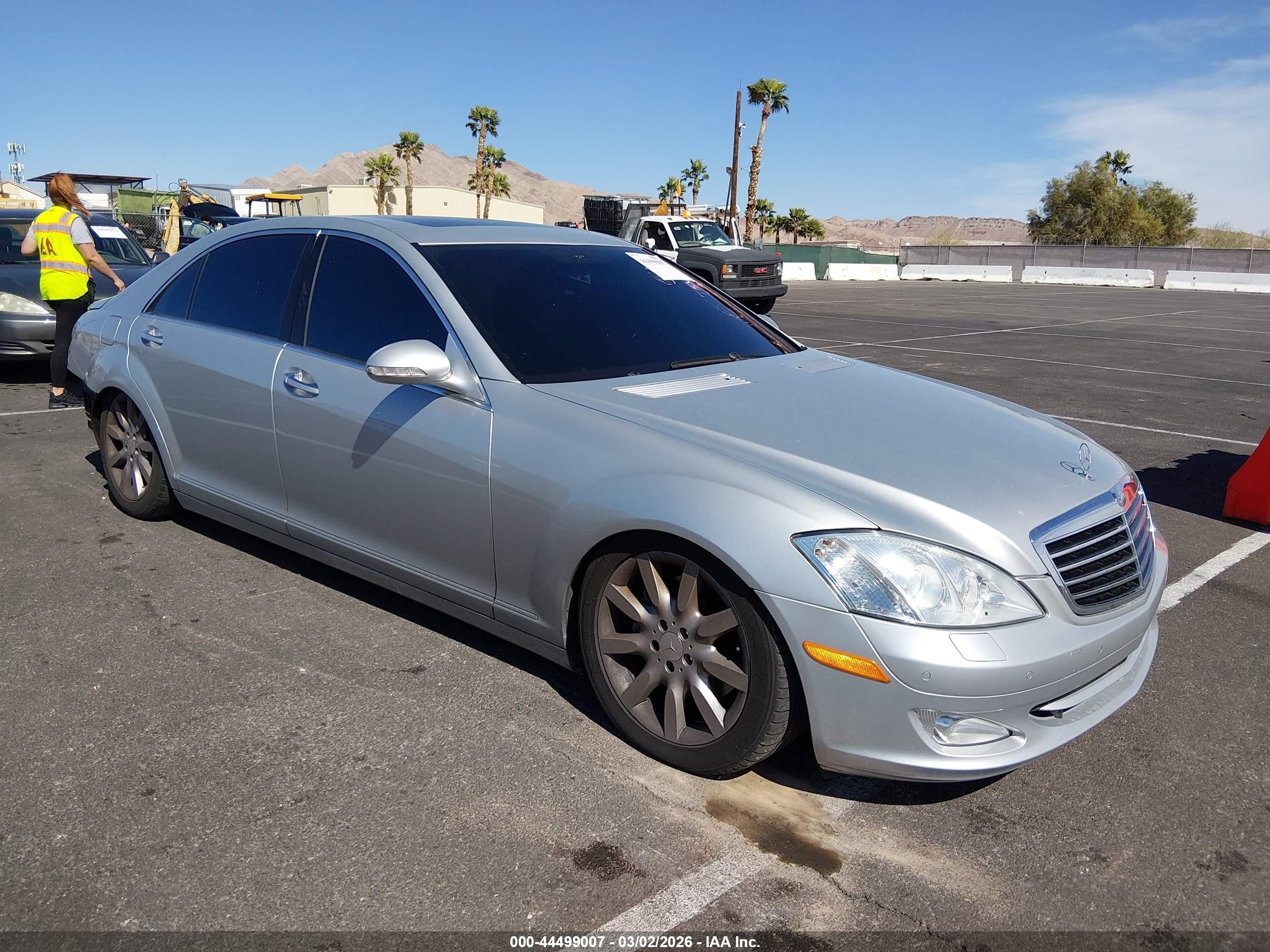 2008 Mercedes-Benz S 550, VIN WDDNG71XX8A151896 — Rear end