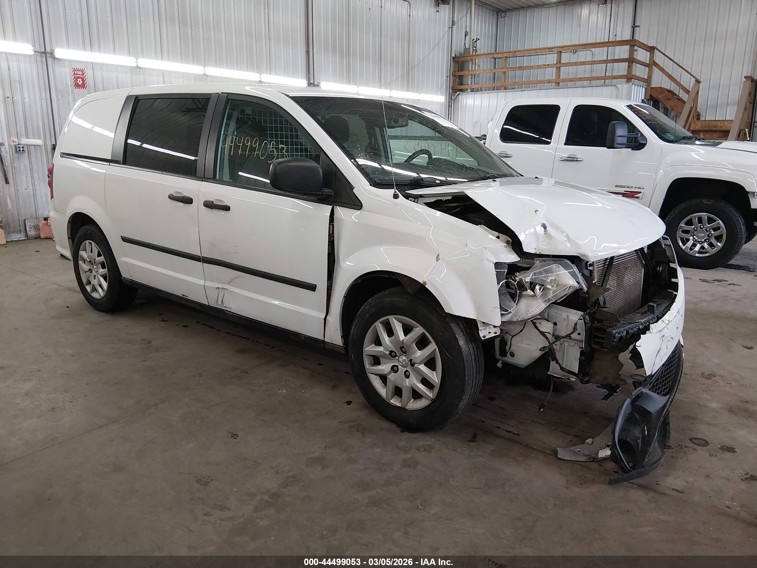 2015 Ram Cargo Van Tradesman, VIN 2C4JRGAG1FR663672 — Front end