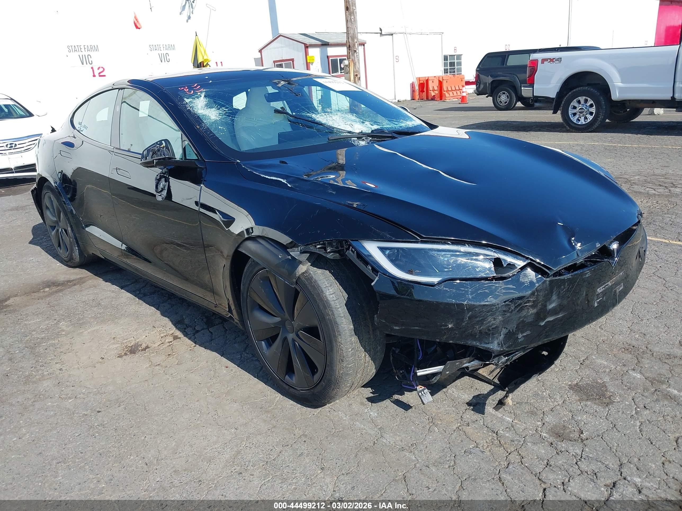 2024 Tesla Model S, VIN 5YJSA1E57RF534644 — Перед