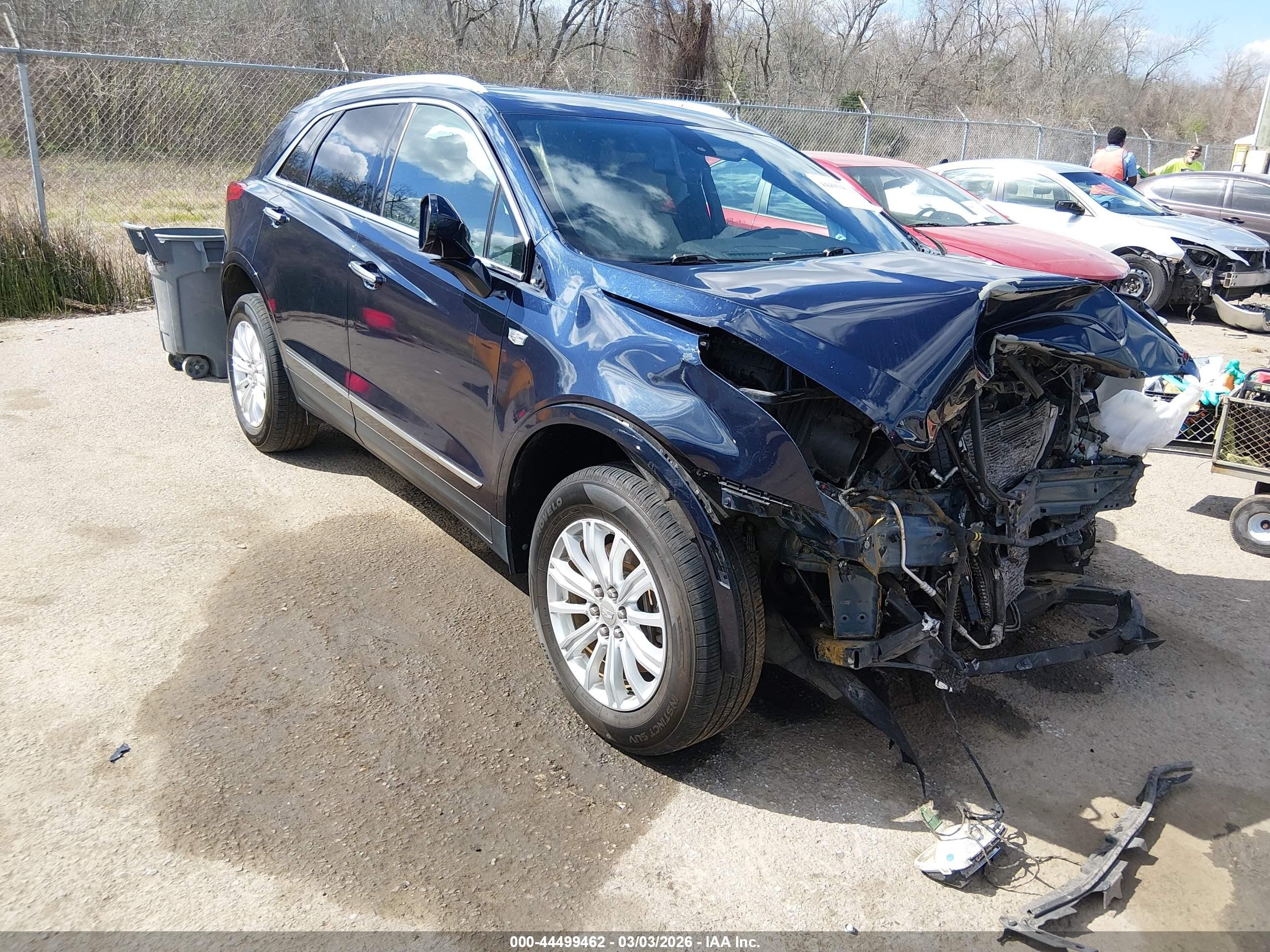 2017 Cadillac XT5 FWD, VIN 1GYKNARS8HZ208939 — Front end