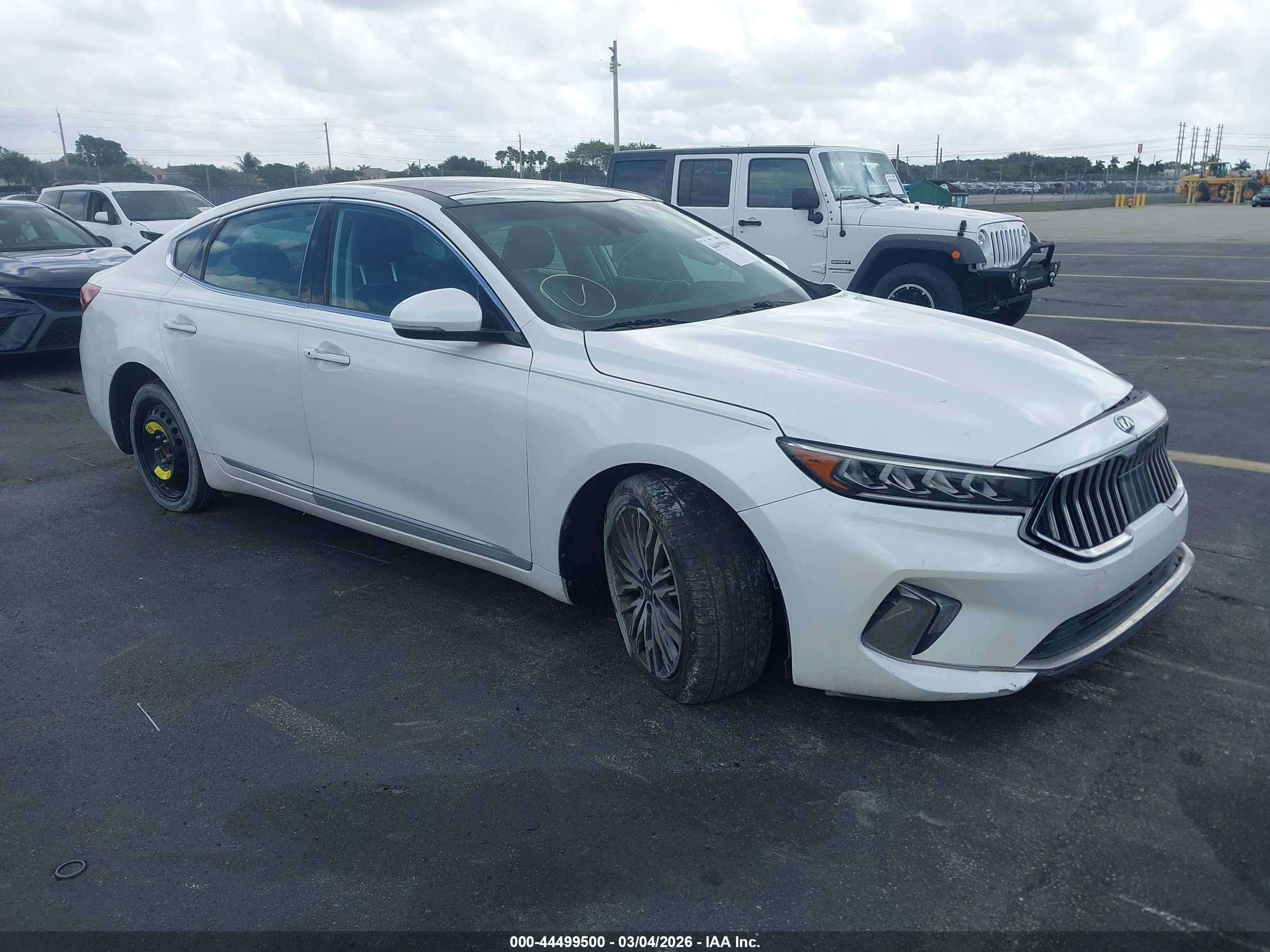 2020 Kia Cadenza Limited, VIN KNALC4J1XL5219989 — Side