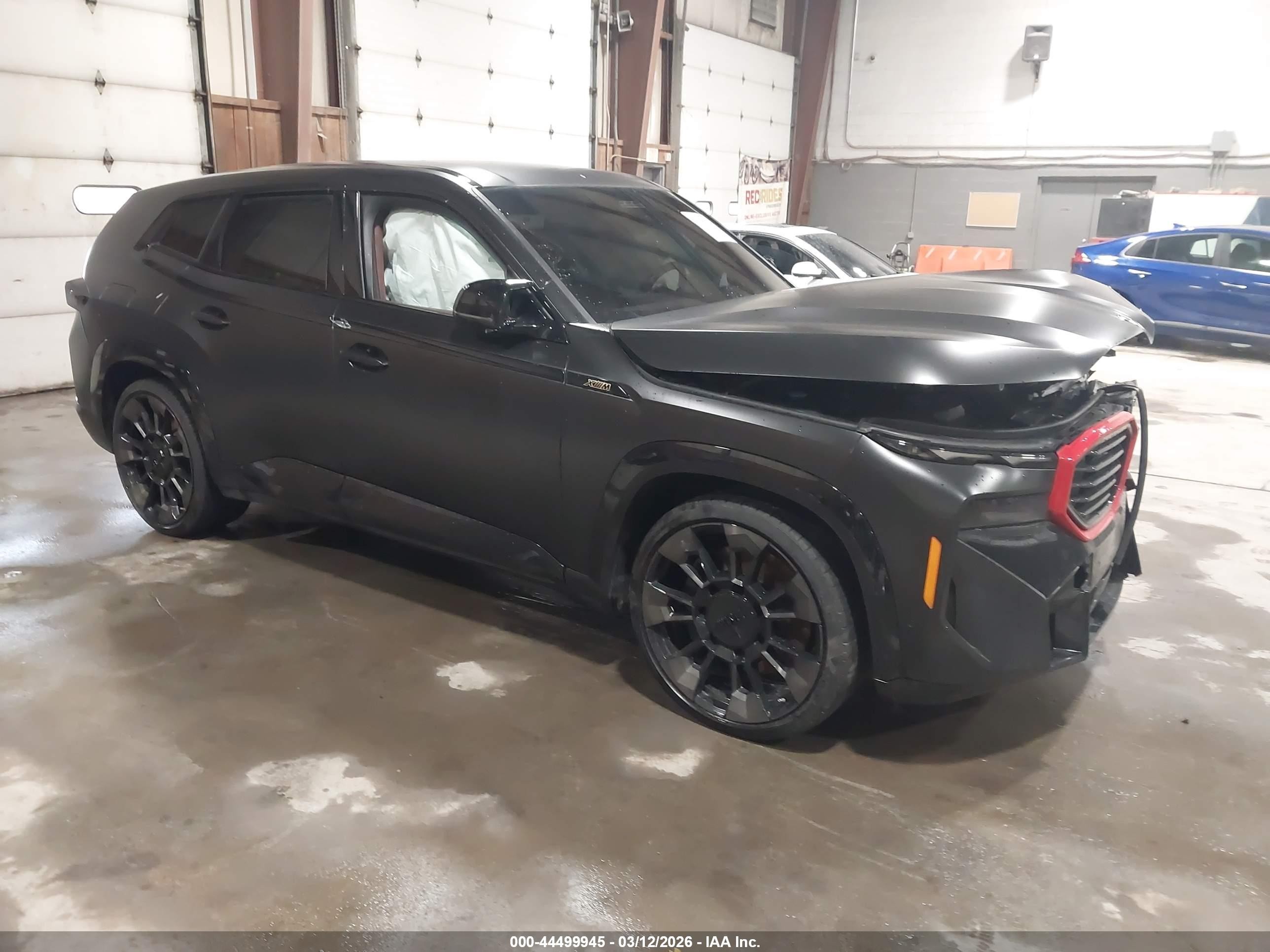 2023 BMW XM, VIN 5YM23CS09P9R61630 — Front end