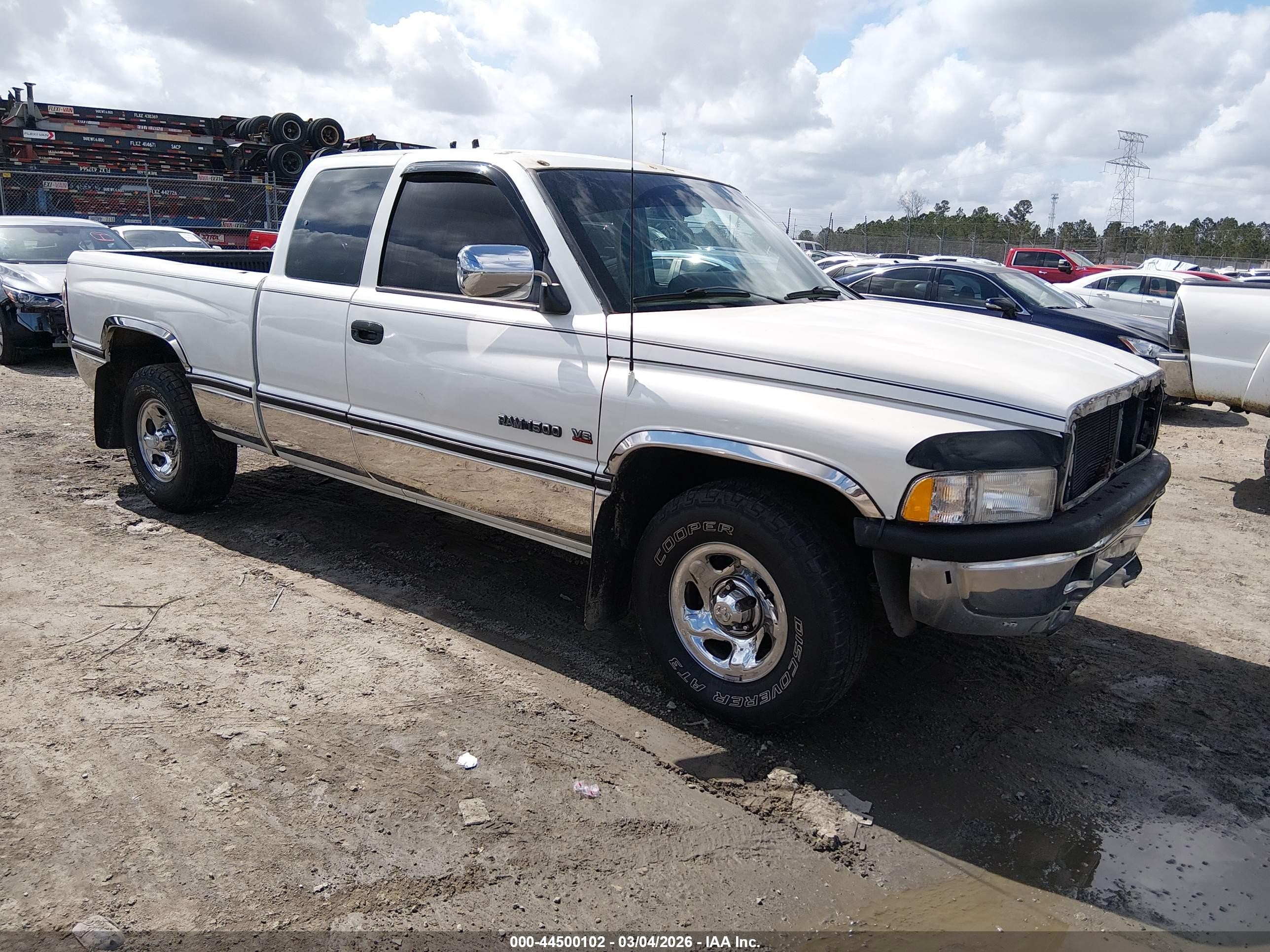 1996 Dodge 1500, VIN 3B7HC13Y3TG117959 — Перед