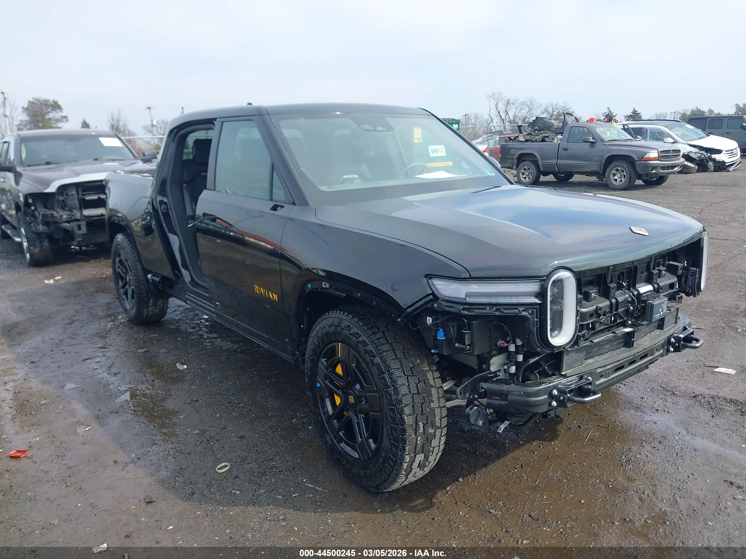 2025 Rivian R1T Premium, VIN 7FCTGCAP0SN040102 — Rear end