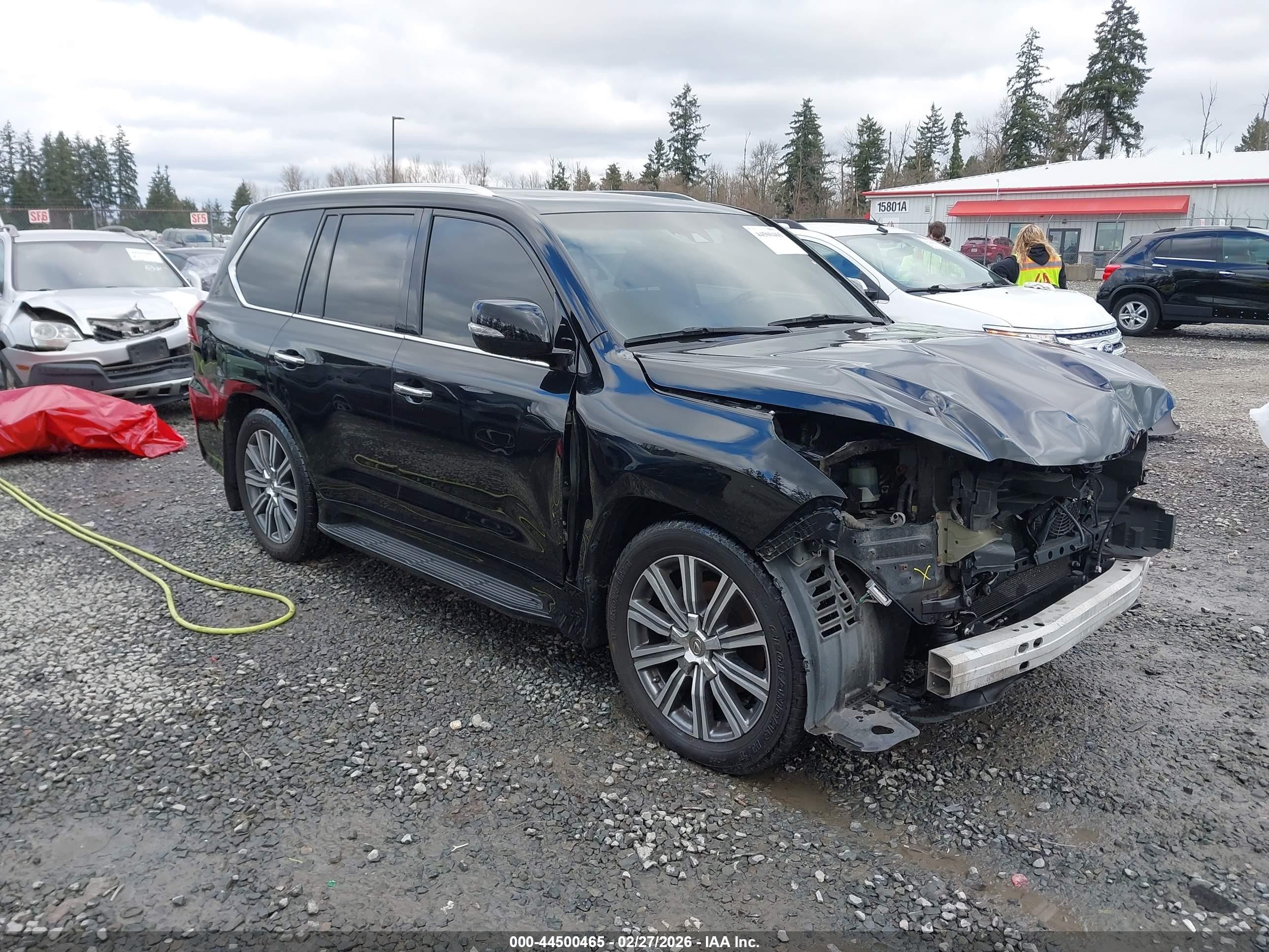 2016 Lexus LX 570, VIN JTJHY7AX4G4216515 — Front end