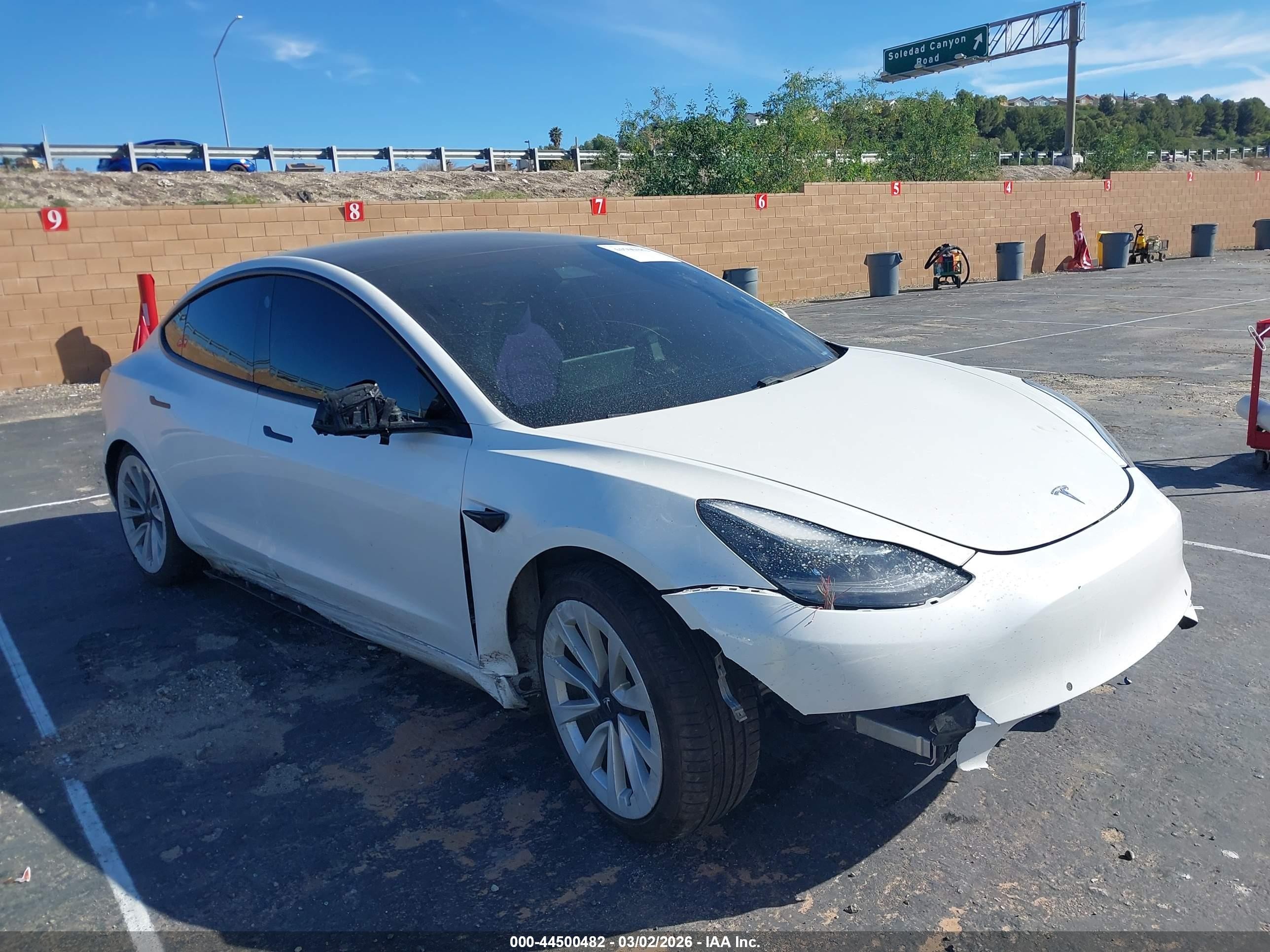 2021 Tesla Model 3 Long Range, VIN 5YJ3E1EB2MF075949 — Front end