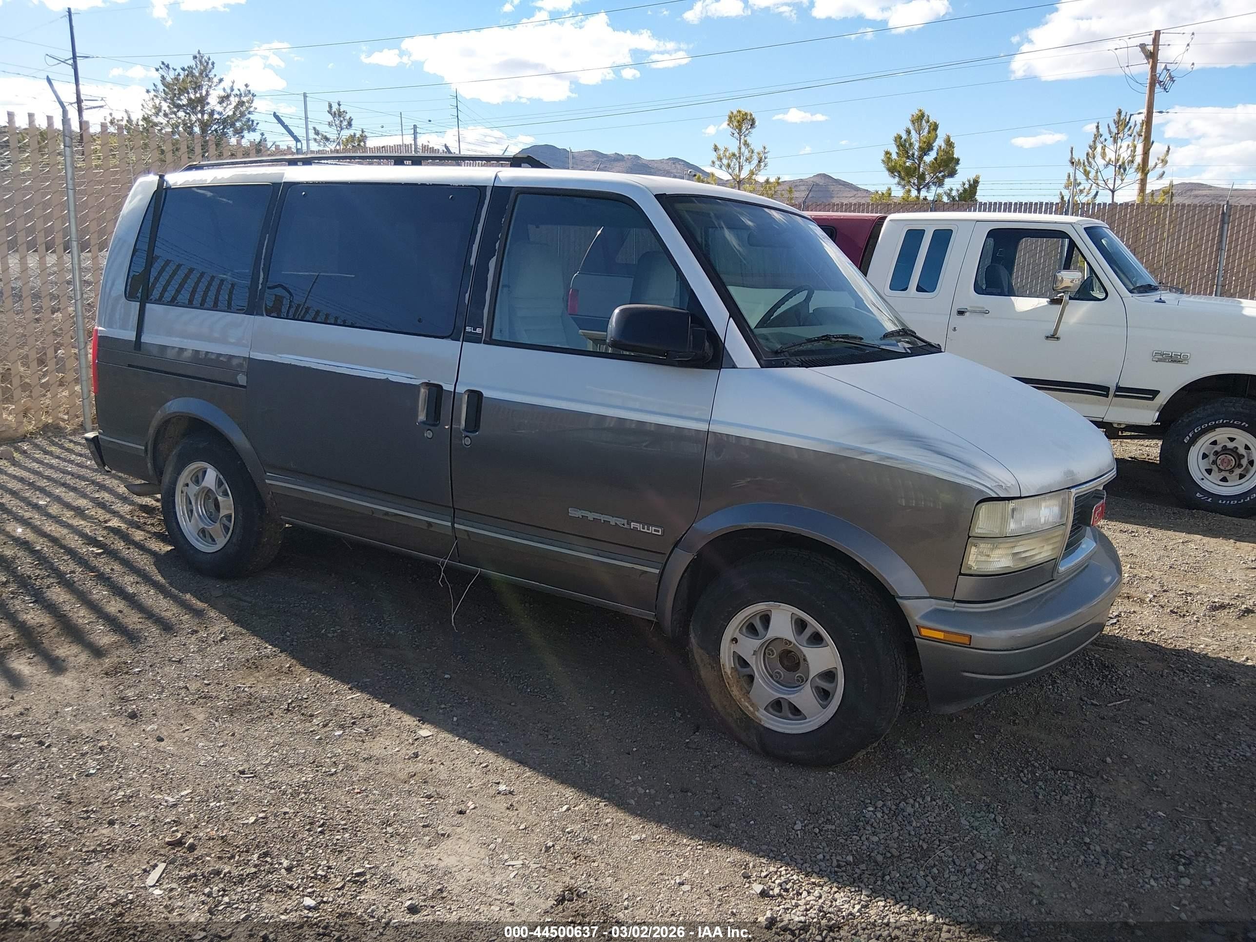 1995 GMC Safari, VIN 1GKEL19W4SB509241 — Normal wear
