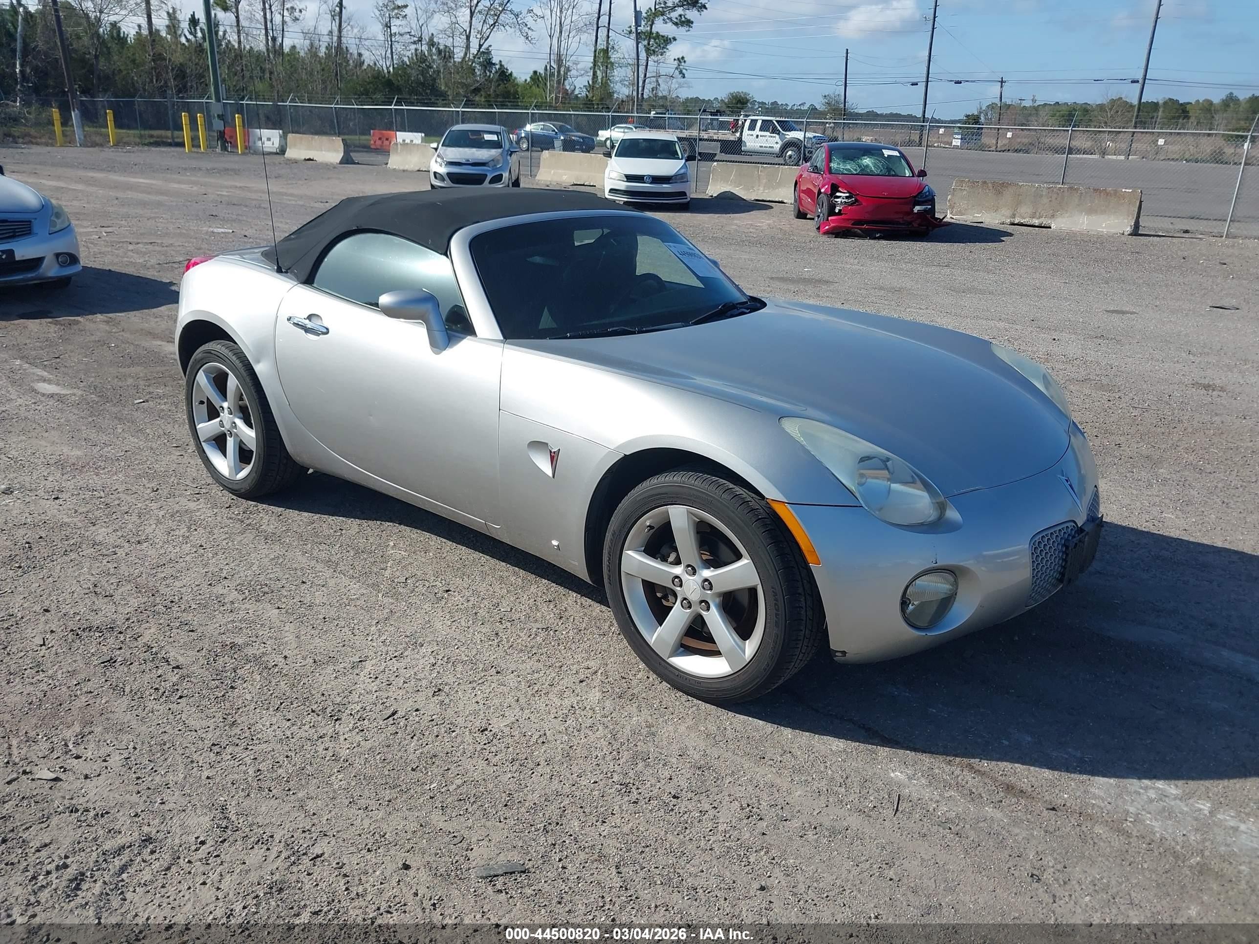2007 Pontiac Solstice, VIN 1G2MB35BX7Y138541 — Front end