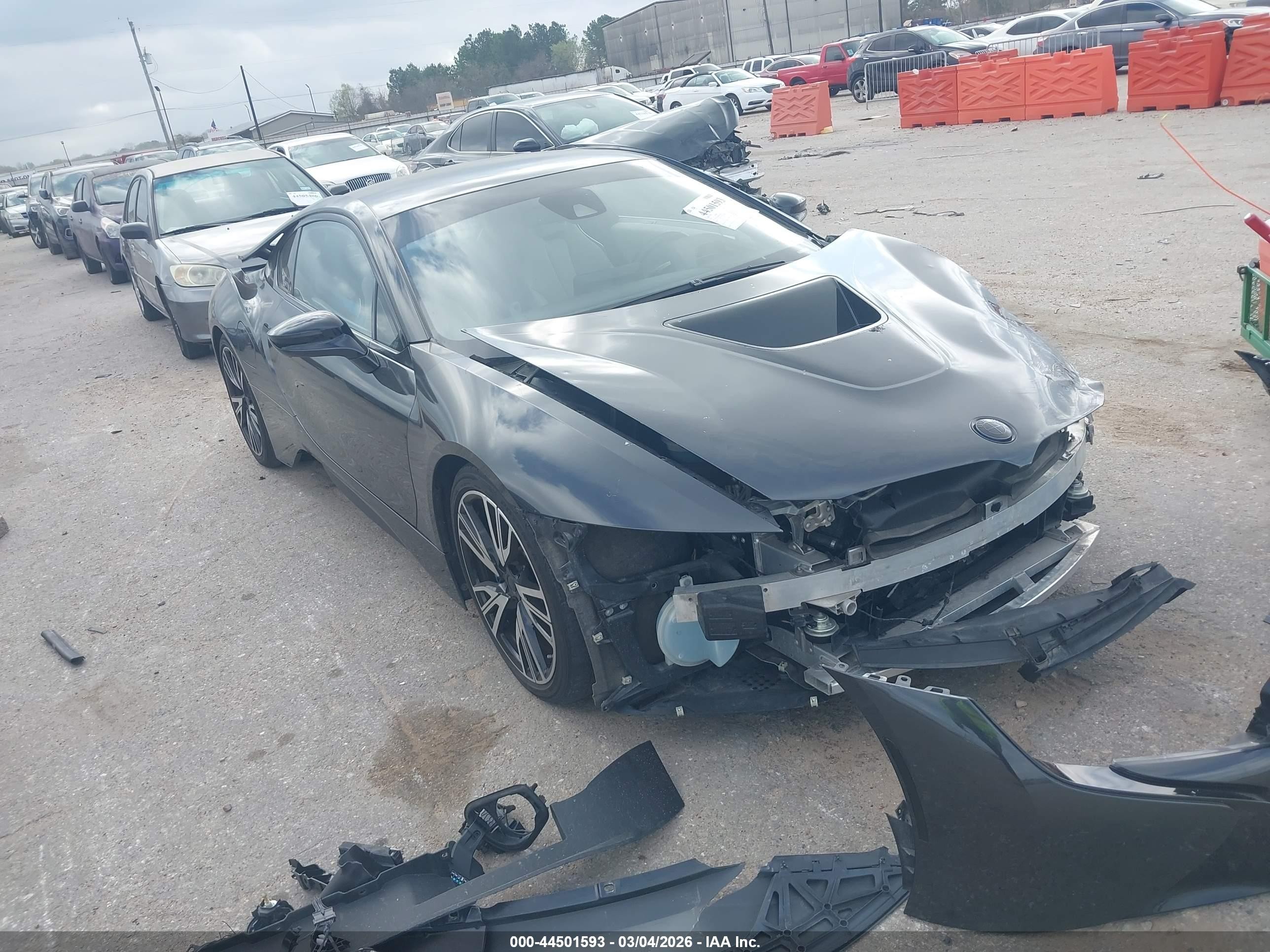 2015 BMW i8, VIN WBY2Z2C56FV674200 — Перед