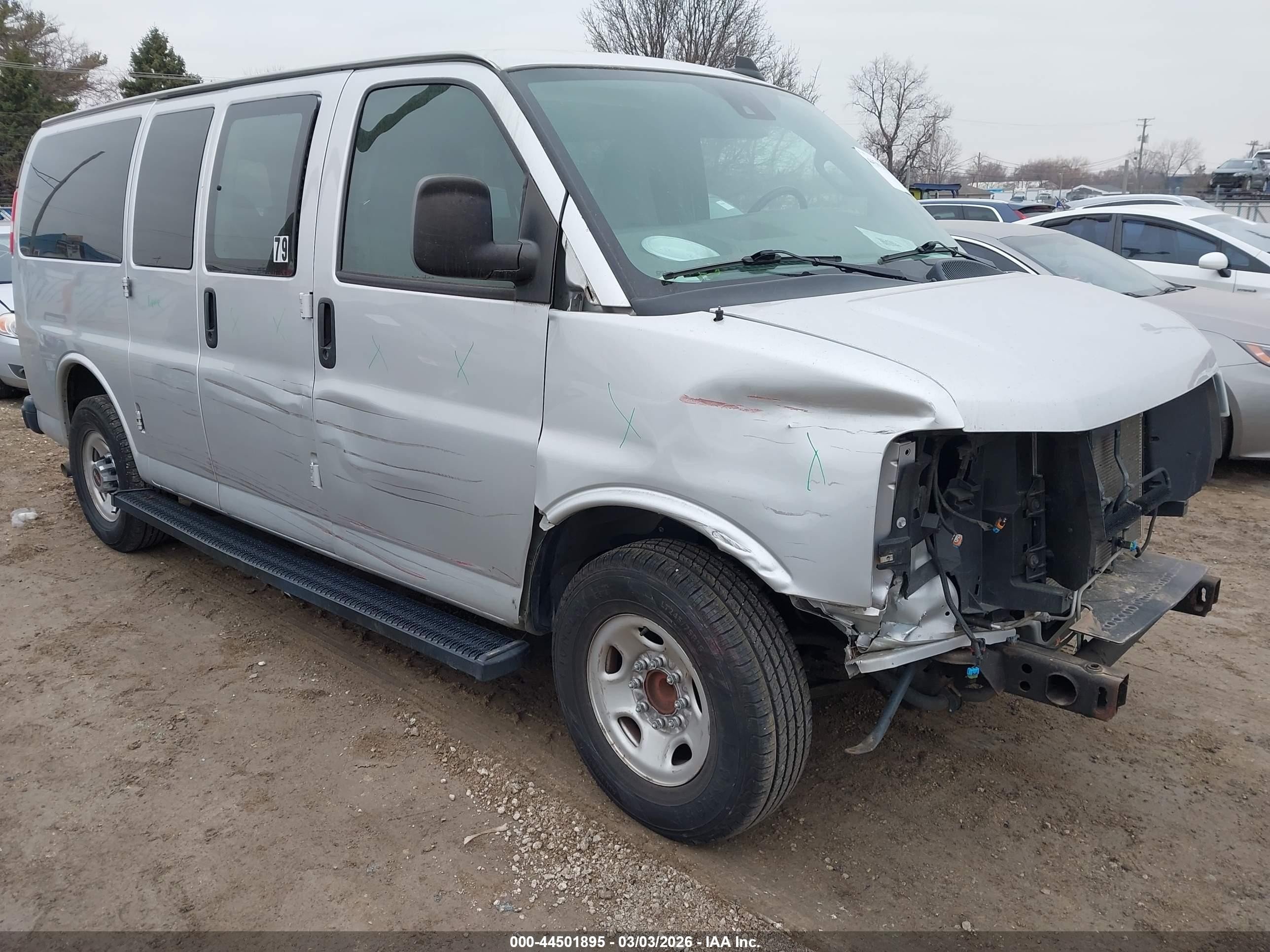 2020 GMC Savana, VIN 1GJW7FFG6L1157763 — Front end