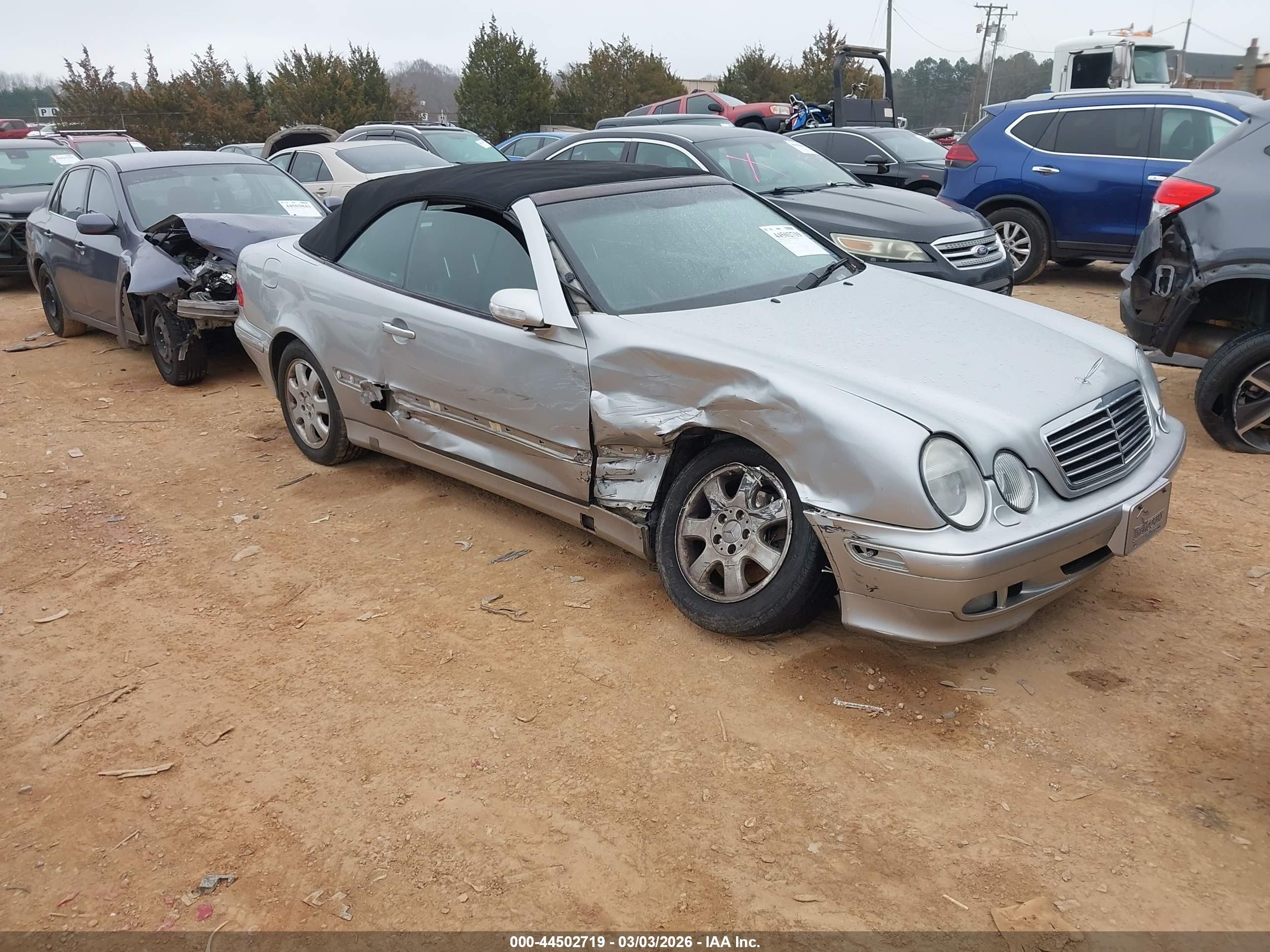 2000 Mercedes-Benz CLK 320/430, VIN WDBLK65G9YT046144 — Side