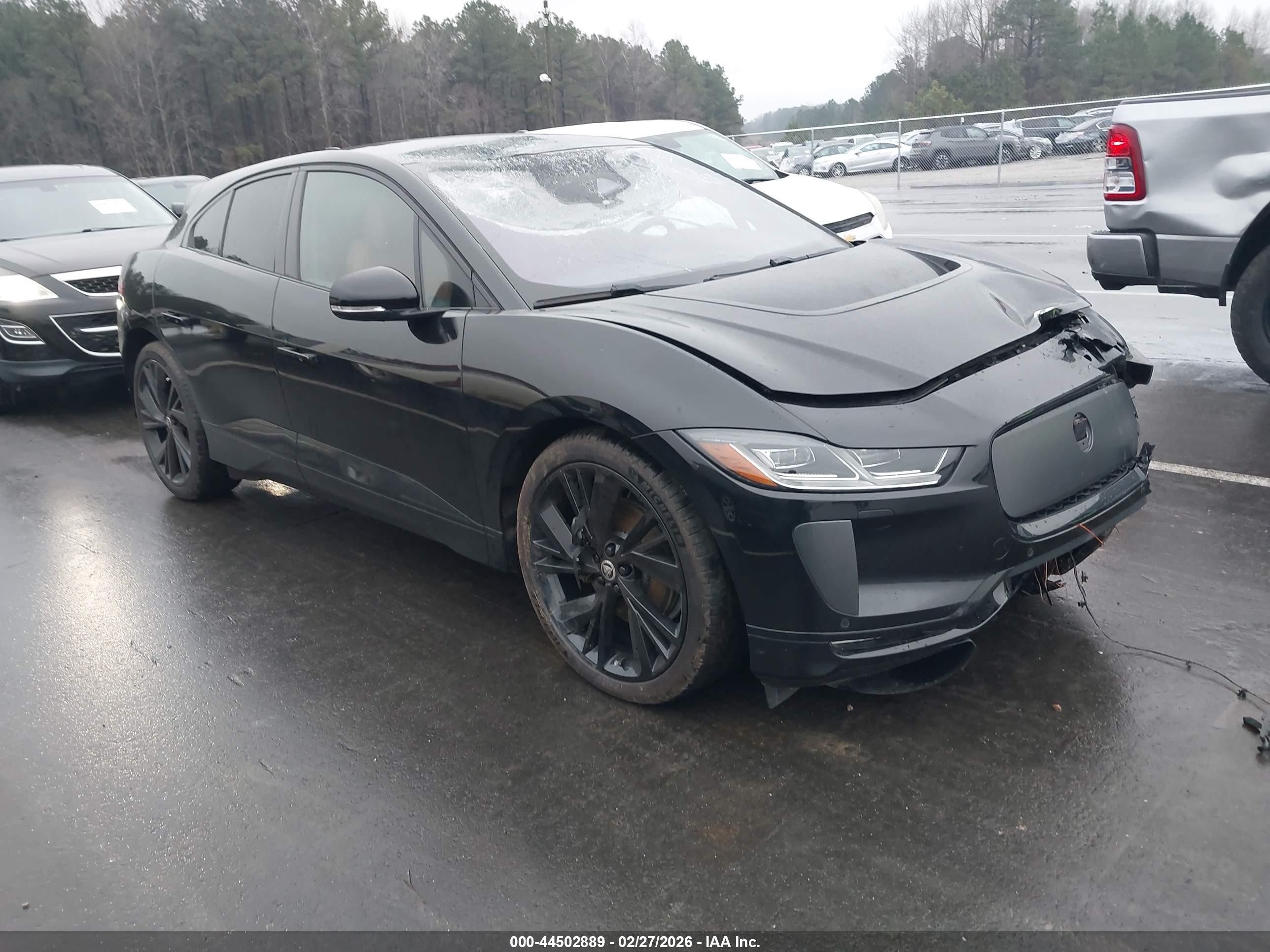 2024 Jaguar I-Pace R-Dynamic HSE, VIN SADHM2S14R1631676 — Front end