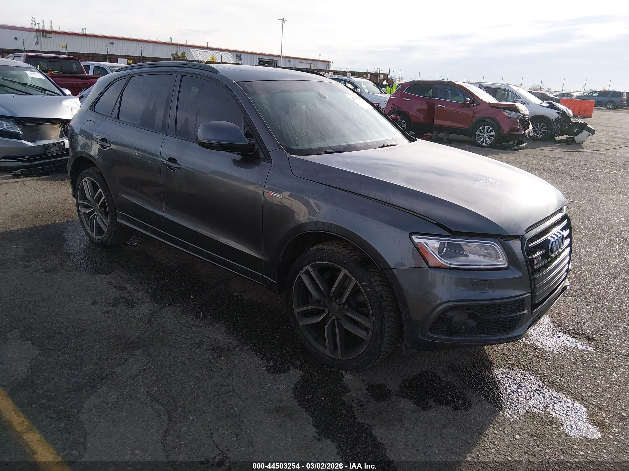 2016 Audi SQ5 Premium Plus, VIN WA1CCAFP6GA048468 — Бок