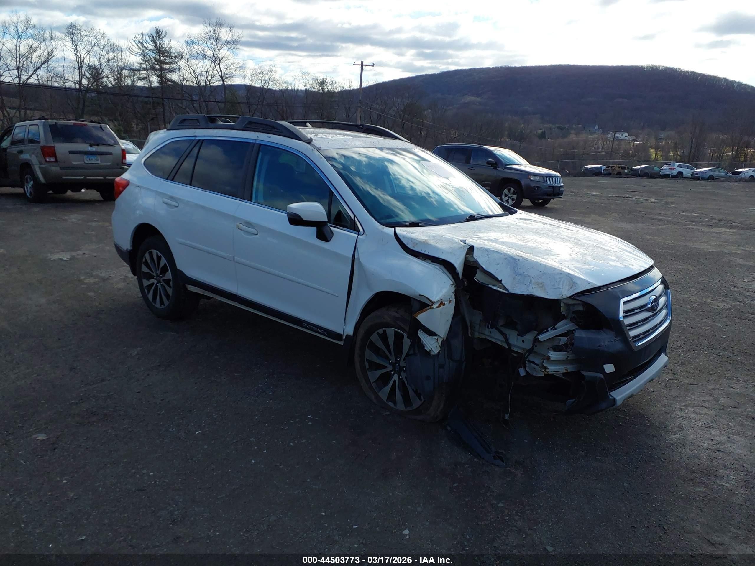 2016 Subaru Outback Limited, VIN 4S4BSENC6G3324397 — Front end