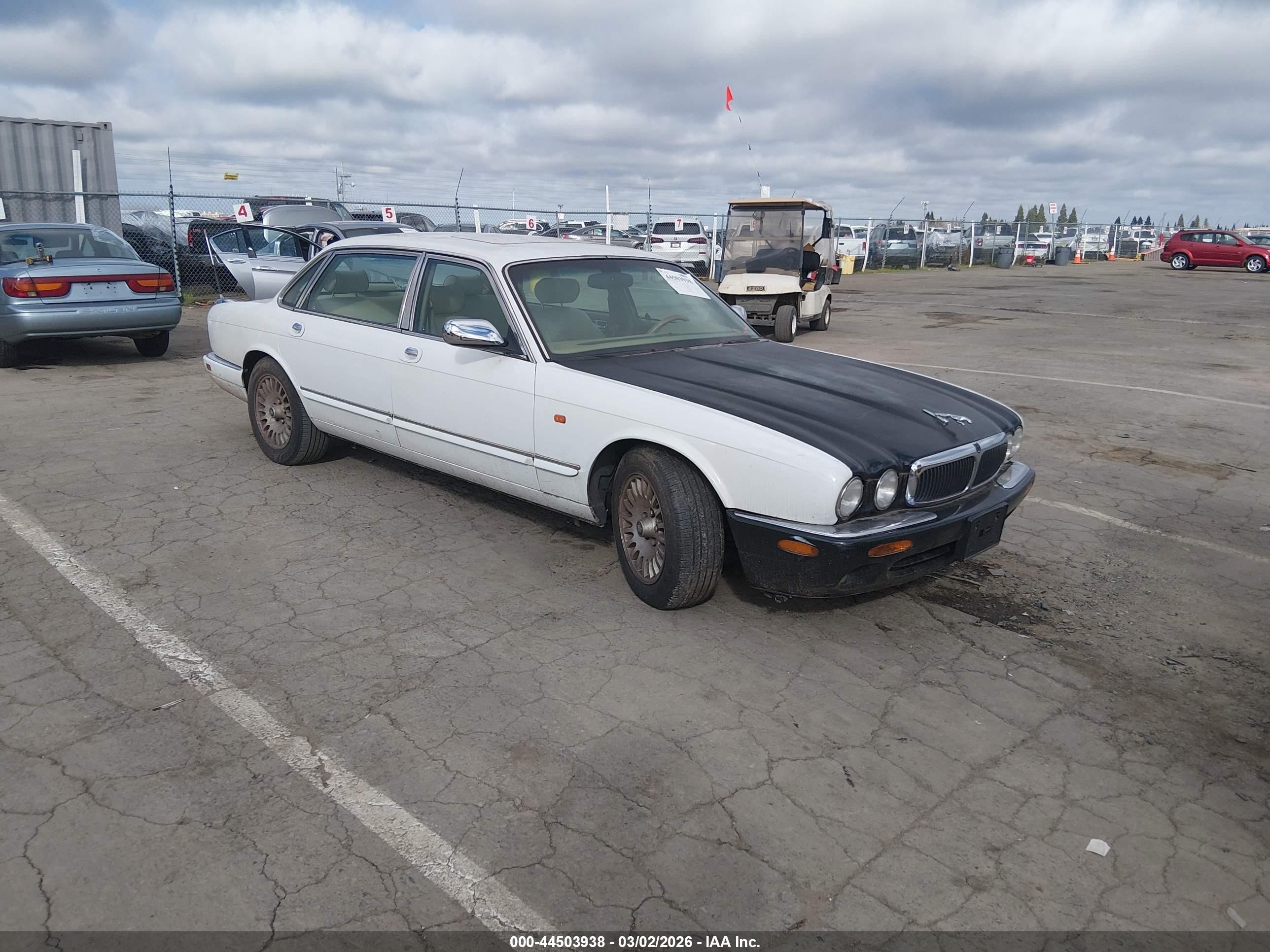 1996 Jaguar XJ, VIN SAJKX6747TC764674 — Front end