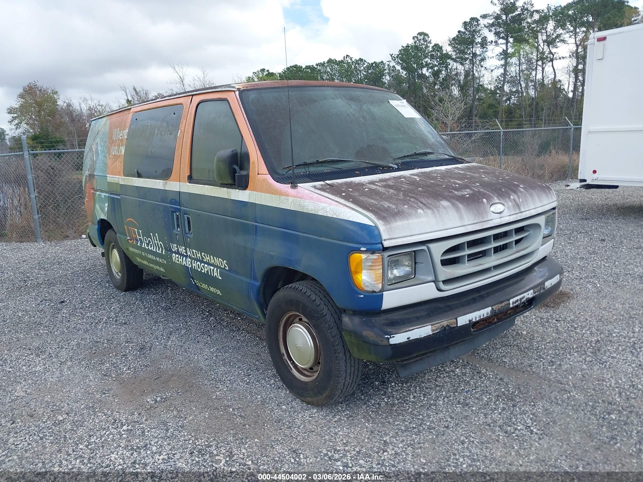 2002 Ford Econoline Cargo, VIN 1FTRE14252HA70382 — Front end