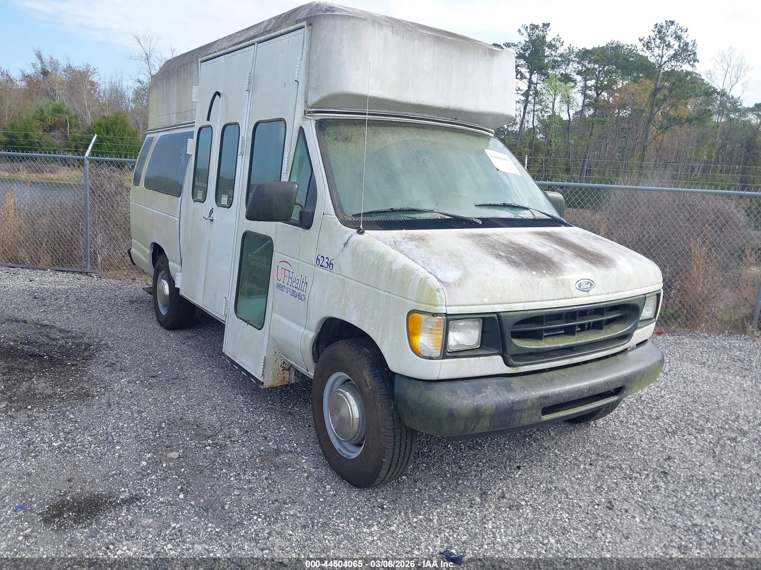 1998 Ford E-350, VIN 1FTSS34F6WHB62597 — Front end