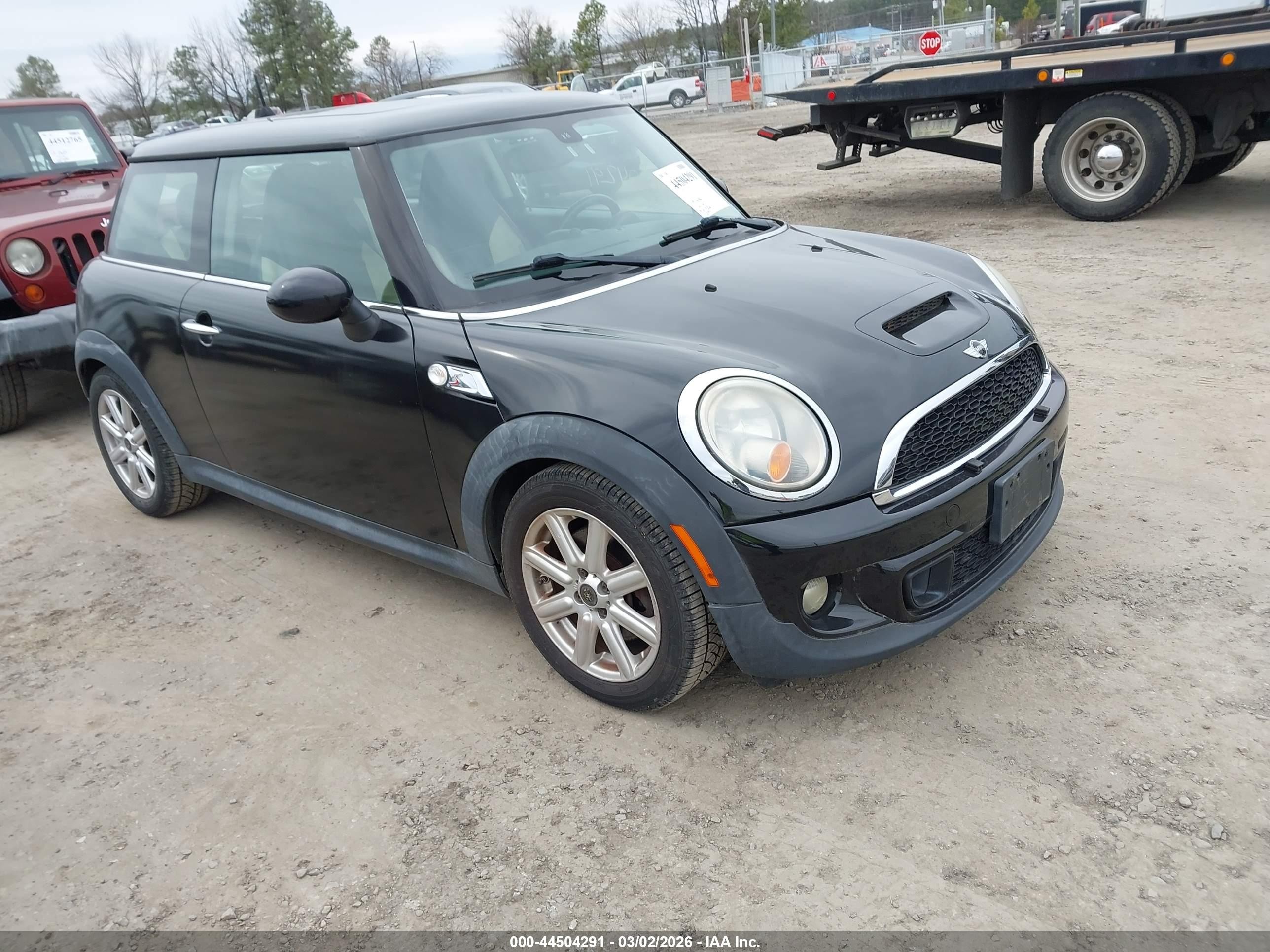 2012 MINI Hardtop S, VIN WMWSV3C59CTY16644 — Зад