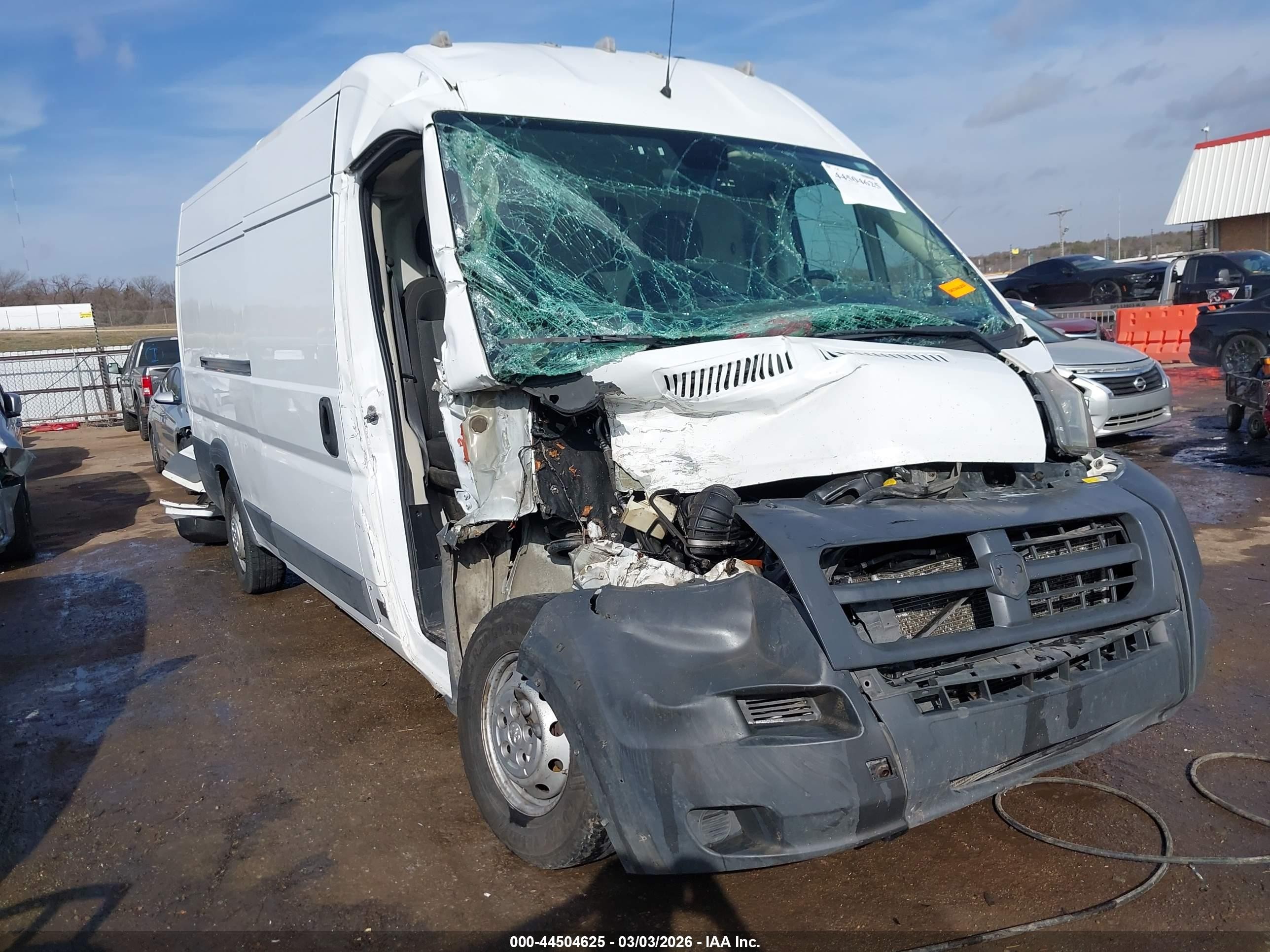 2014 Ram ProMaster Cargo, VIN 3C6URVJG3EE103872 — Front end