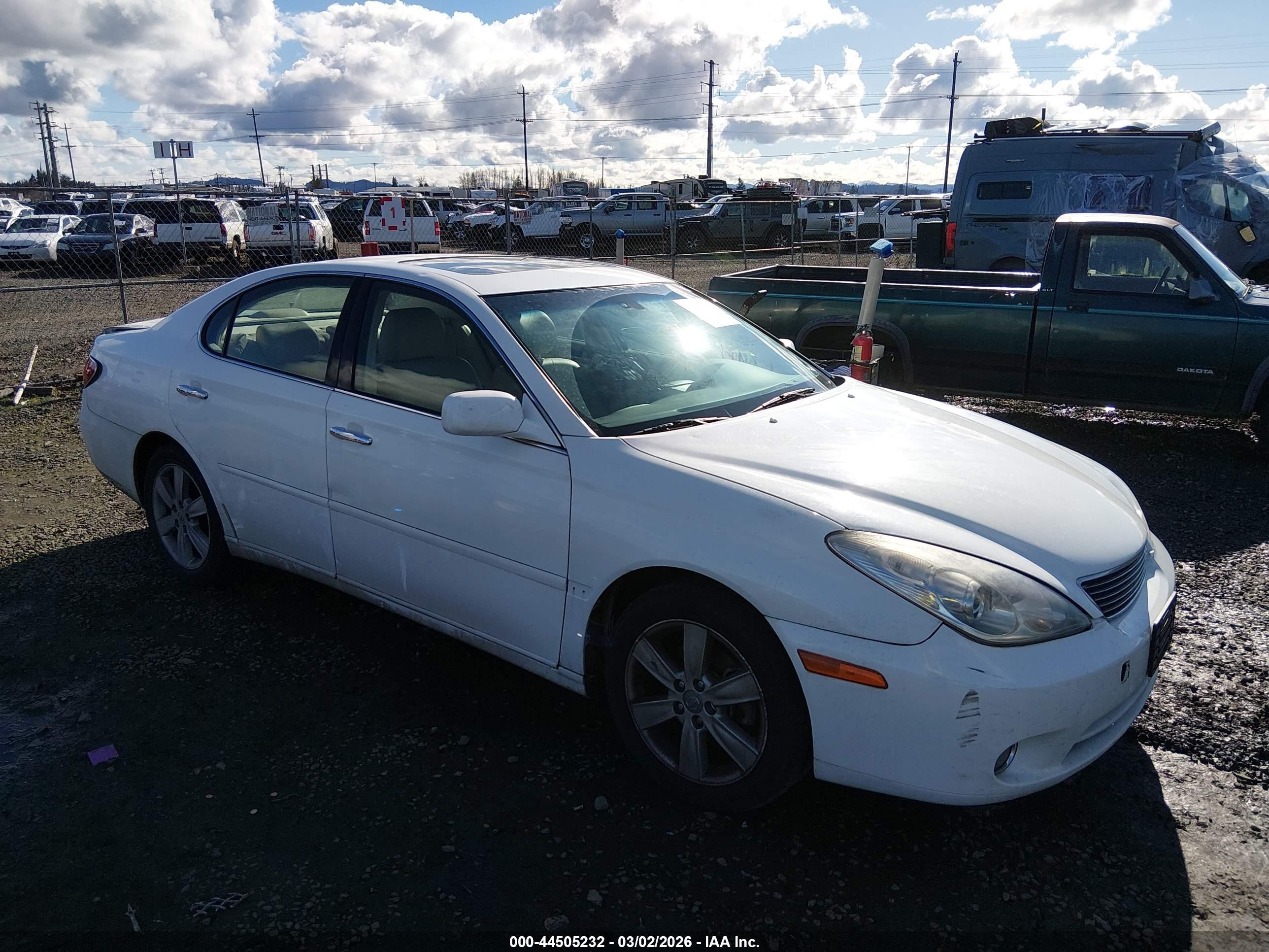 2005 Lexus ES 350, VIN JTHBA30G855067622 — Auction photo