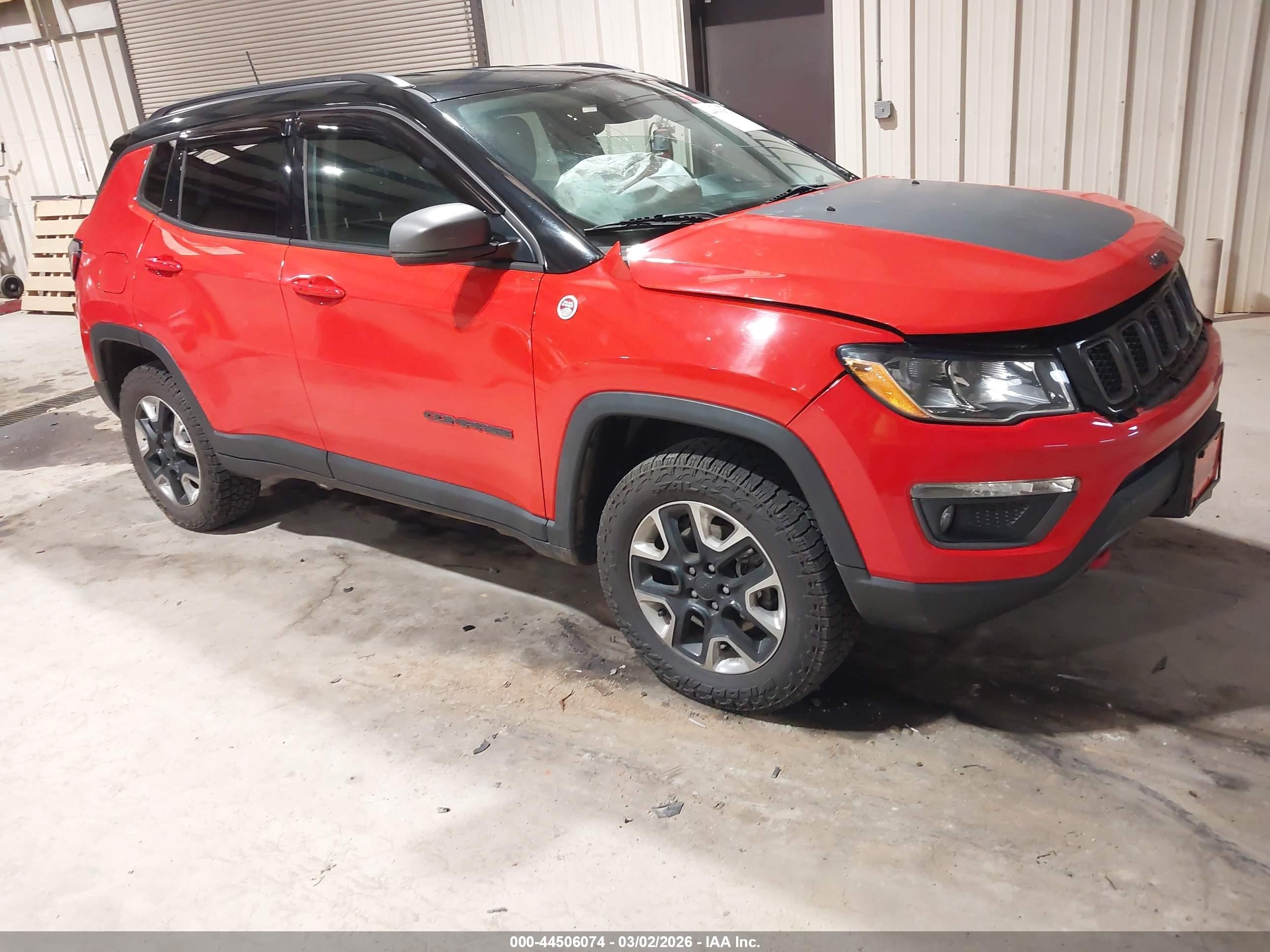 2018 Jeep Compass Trailhawk, VIN 3C4NJDDBXJT366509 — Front end
