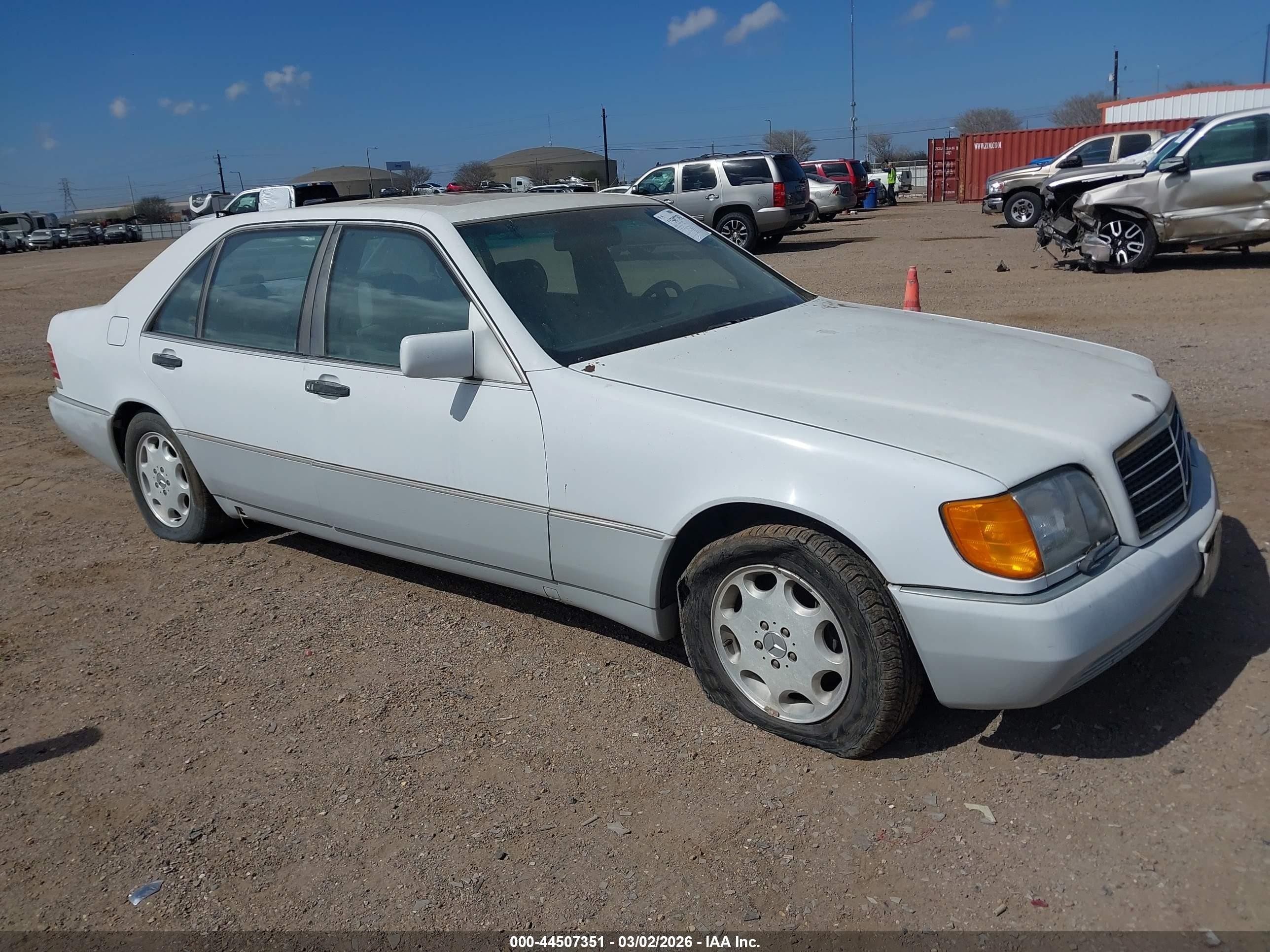 1993 Mercedes-Benz S 320, VIN WDBGA43E8PA098711 — Normal wear