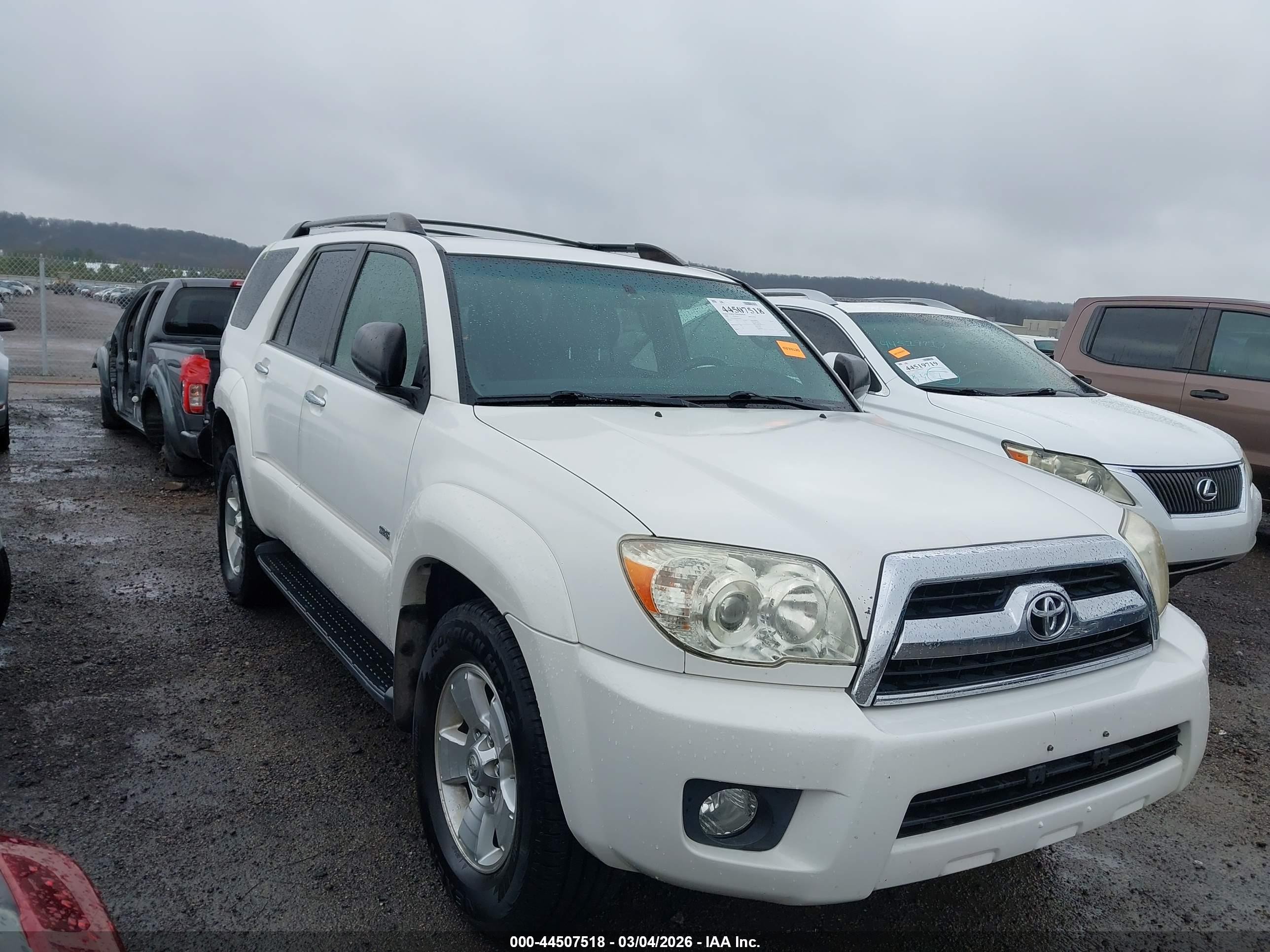 2009 Toyota 4Runner SR5, VIN JTEZU14R89K024344 — Зад
