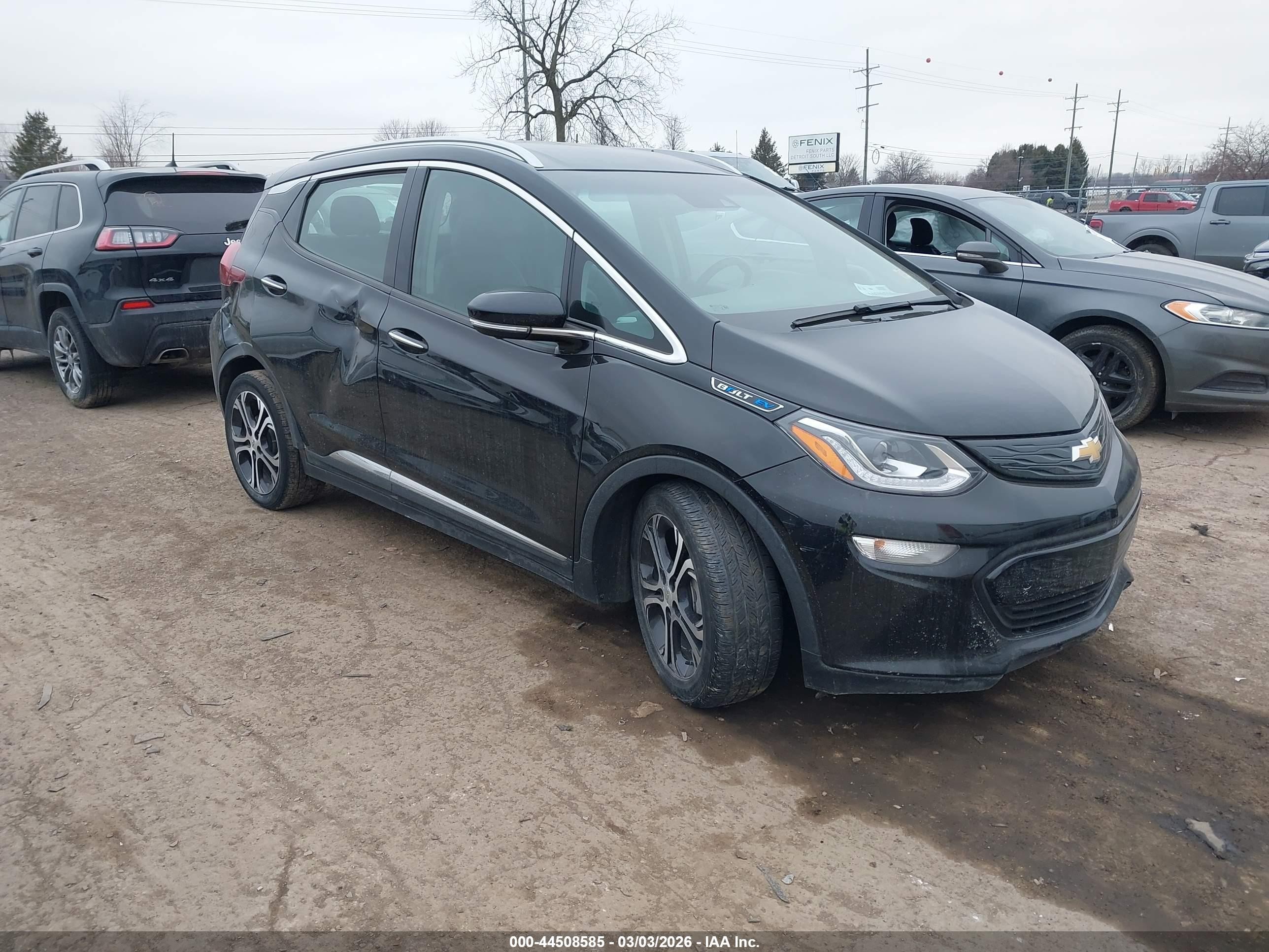 2020 Chevrolet Bolt EV Premier, VIN 1G1FZ6S04L4139831 — Бок