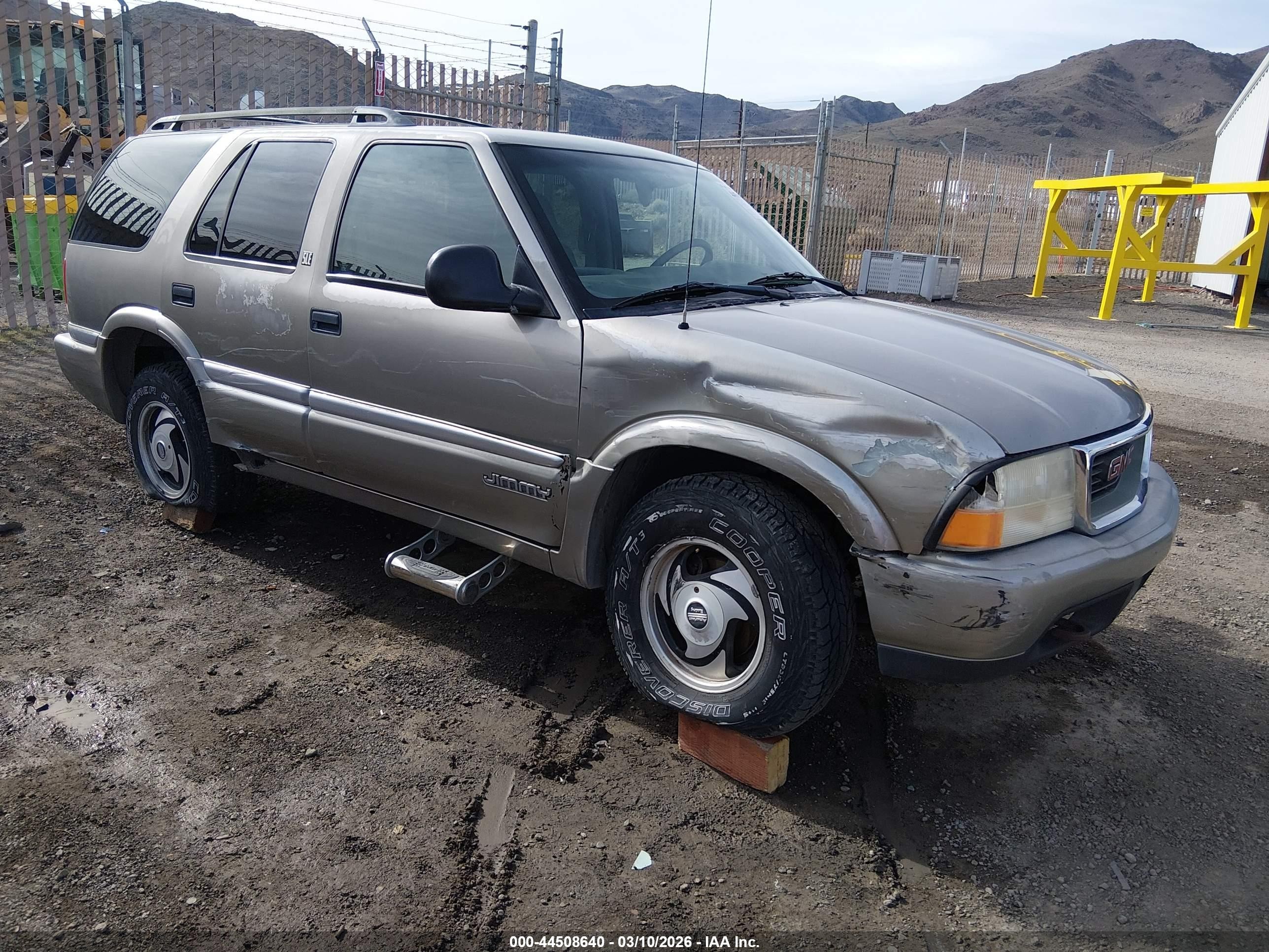1998 GMC Jimmy SLS, VIN 1GKDT13W9W2570966 — Бок