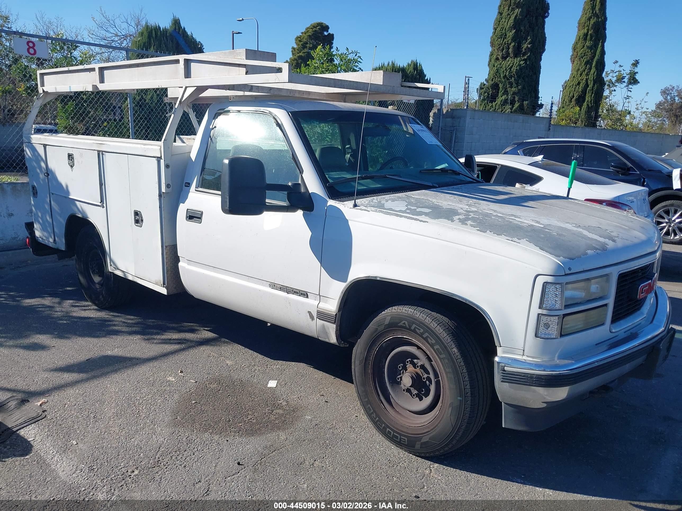 1999 GMC Sierra 3500, VIN 1GDGC34R0XF020736 — Rear end