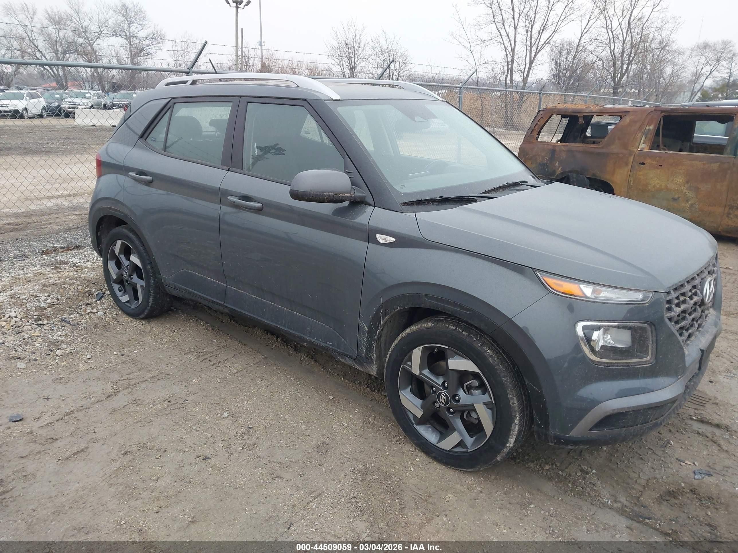 2025 Hyundai Venue SEL, VIN KMHRC8A35SU393572 — Зад