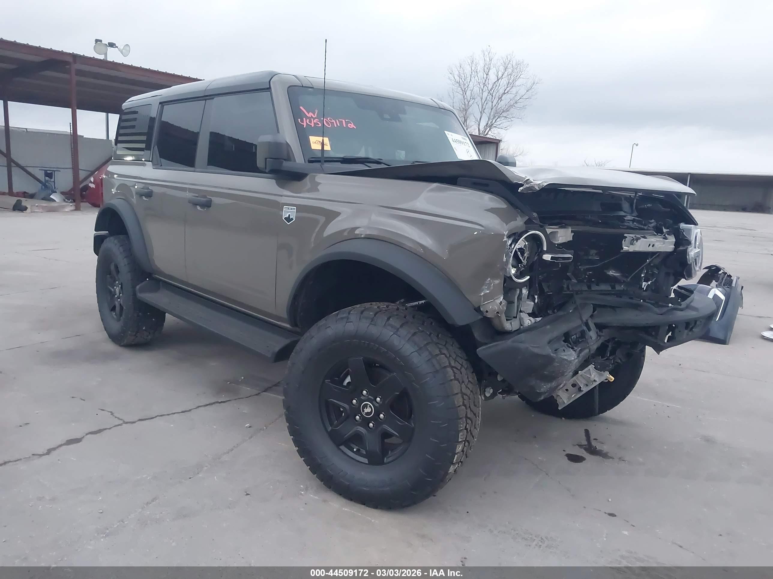 2025 Ford Bronco Big Bend, VIN 1FMDE7BH7SLA70283 — Front end