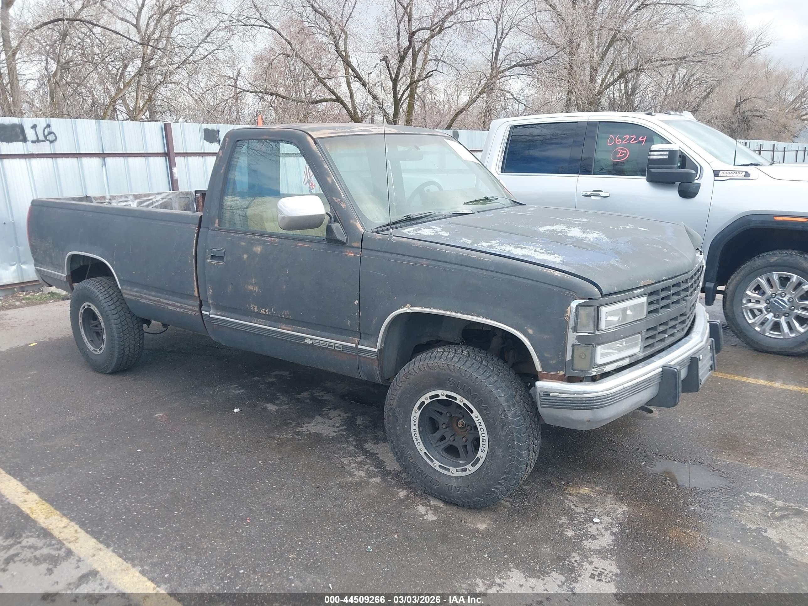 1990 Chevrolet Silverado 2500, VIN 1GCFK24K9LZ133965 — Side