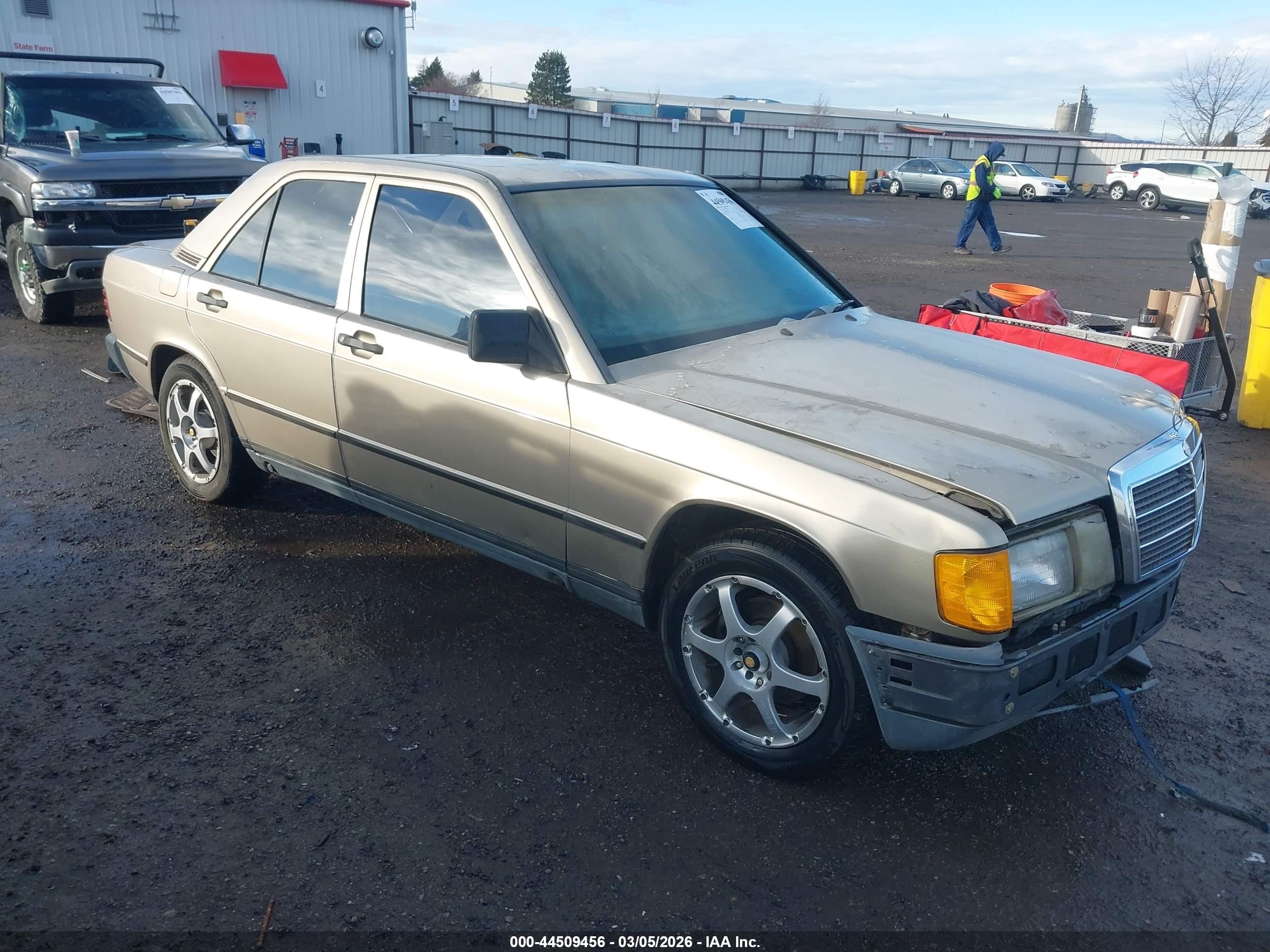1988 Mercedes-Benz 190 E, VIN WDBDA28D3JF473762 — Front end
