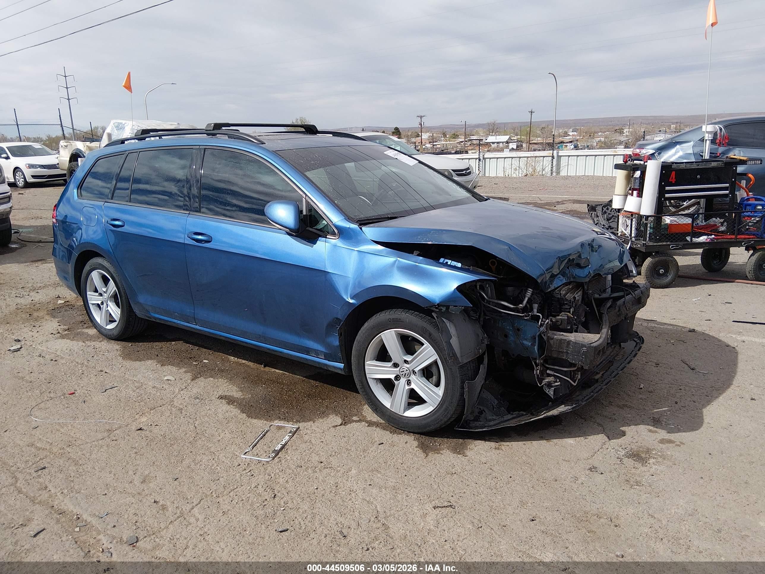 2018 Volkswagen Golf S, VIN 3VWD17AU9JM762053 — Перед