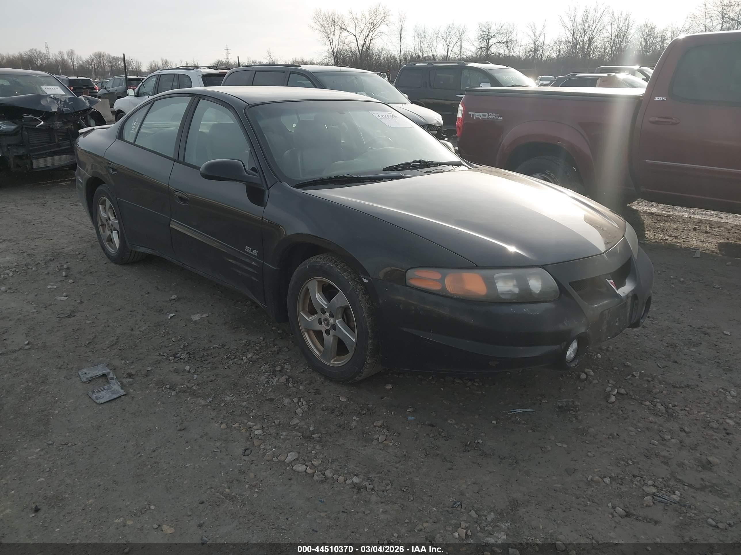 2003 Pontiac Bonneville SLE, VIN 1G2HY54K734149396 — Front end