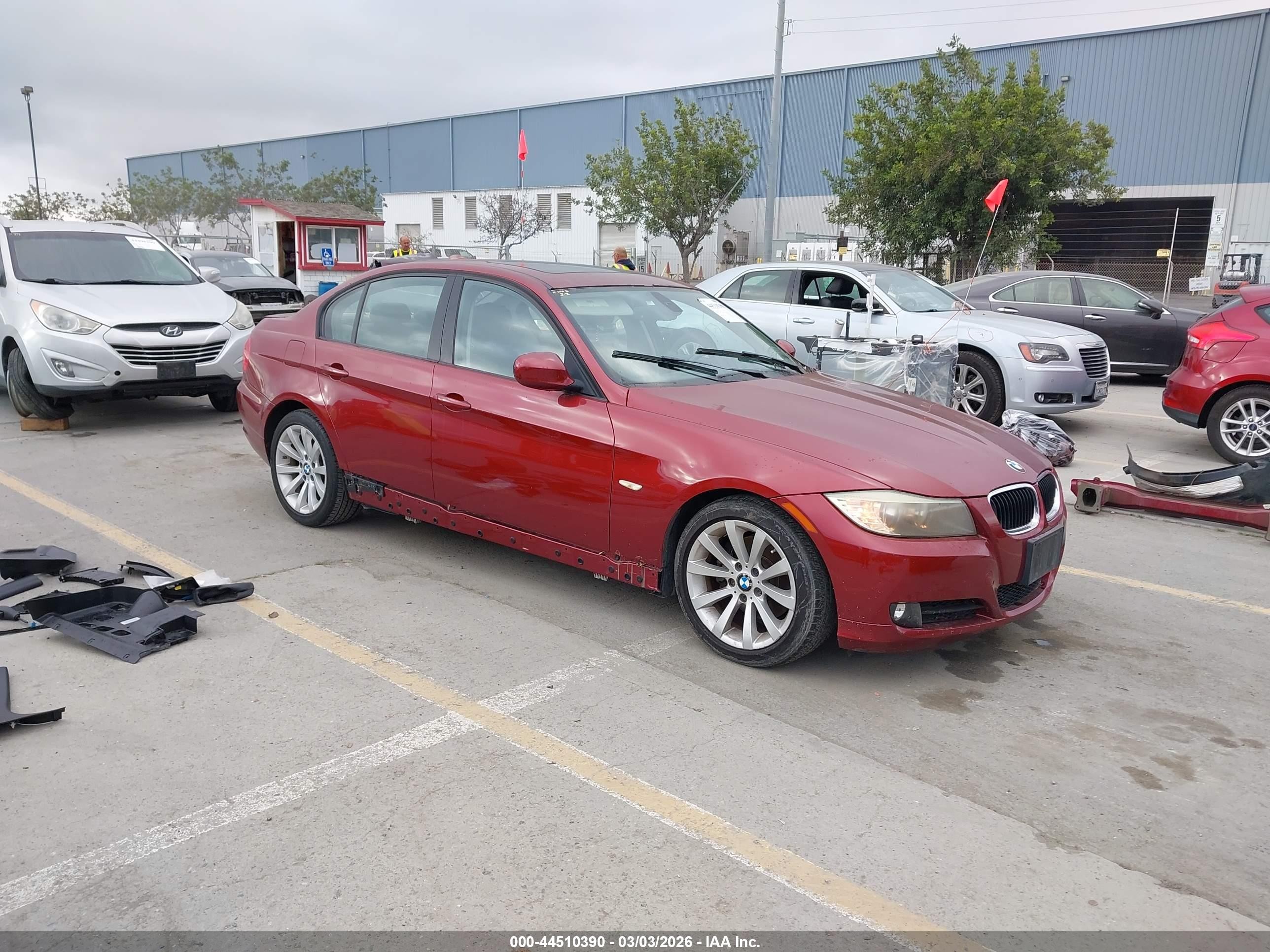 2011 BMW 3 Series 328i, VIN WBAPH5G5XBNM83005 — Rear end