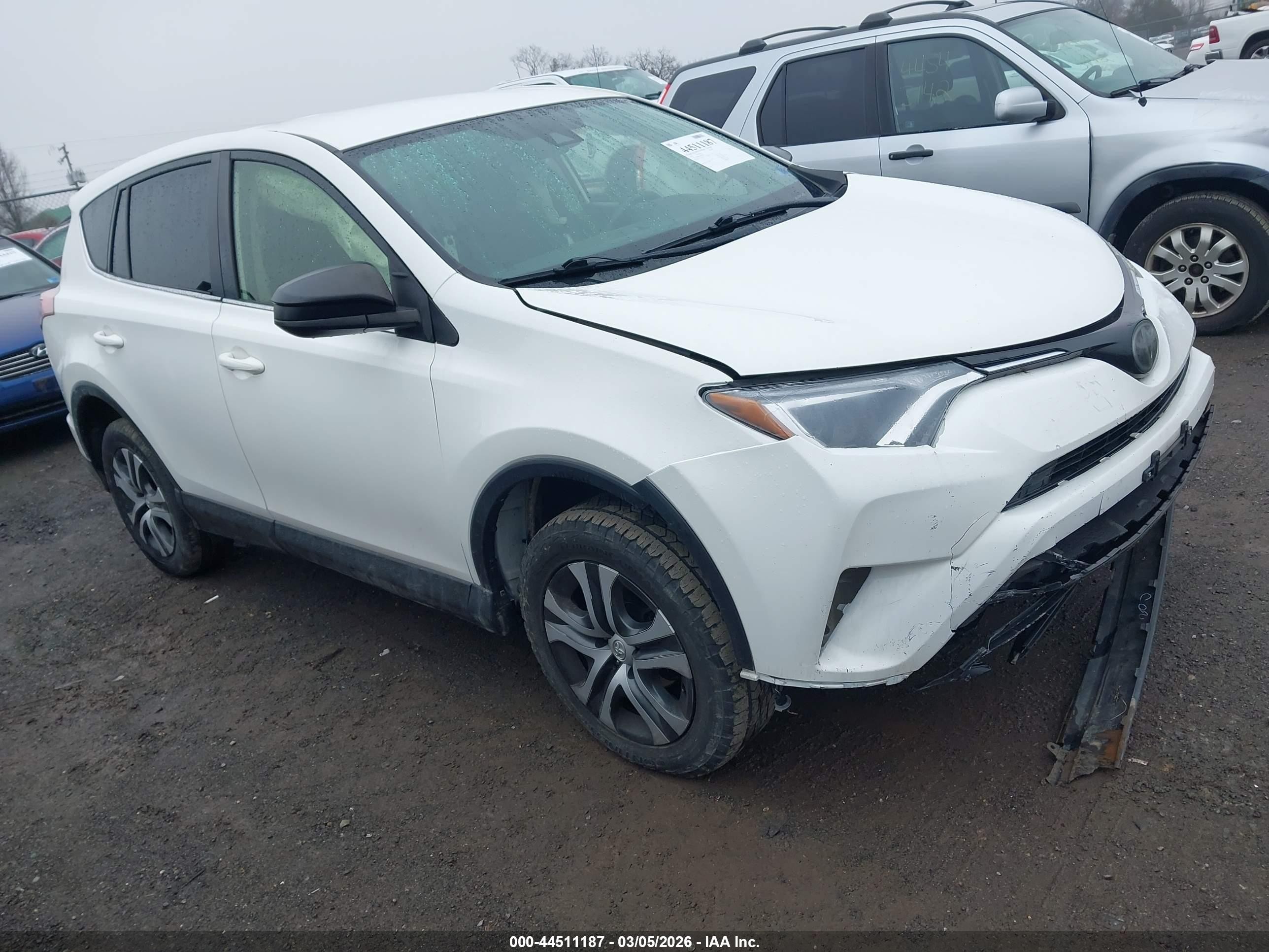 2018 Toyota RAV4 LE, VIN JTMBFREV3JJ729329 — Front end