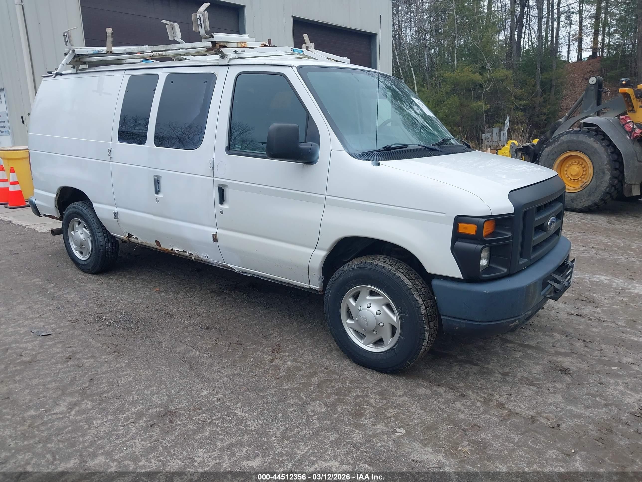 2014 Ford Econoline Cargo Commercial, VIN 1FTNE2ELXEDB13833 — Side