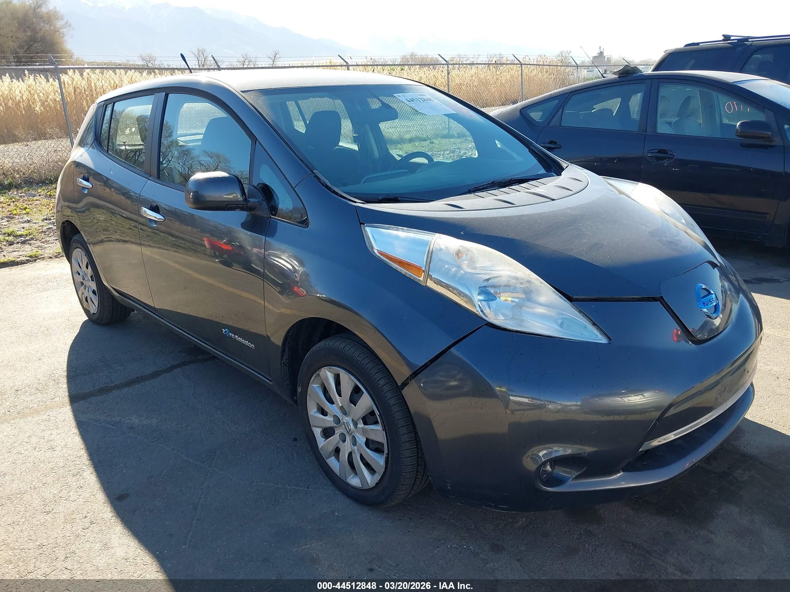 2013 Nissan LEAF S, VIN 1N4AZ0CP0DC400279 — Front end