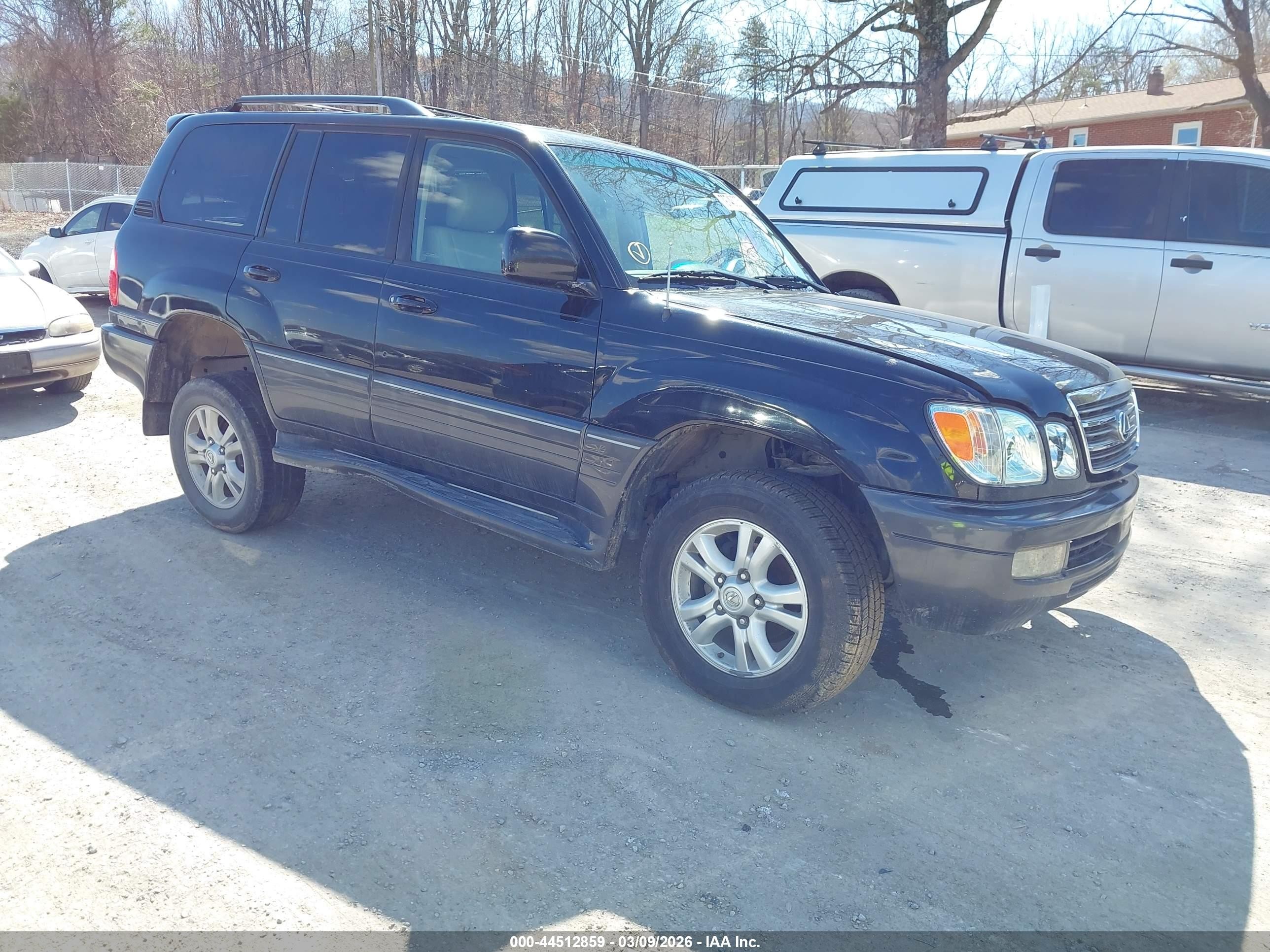 2004 Lexus LX 470, VIN JTJHT00W543548348 — Front end