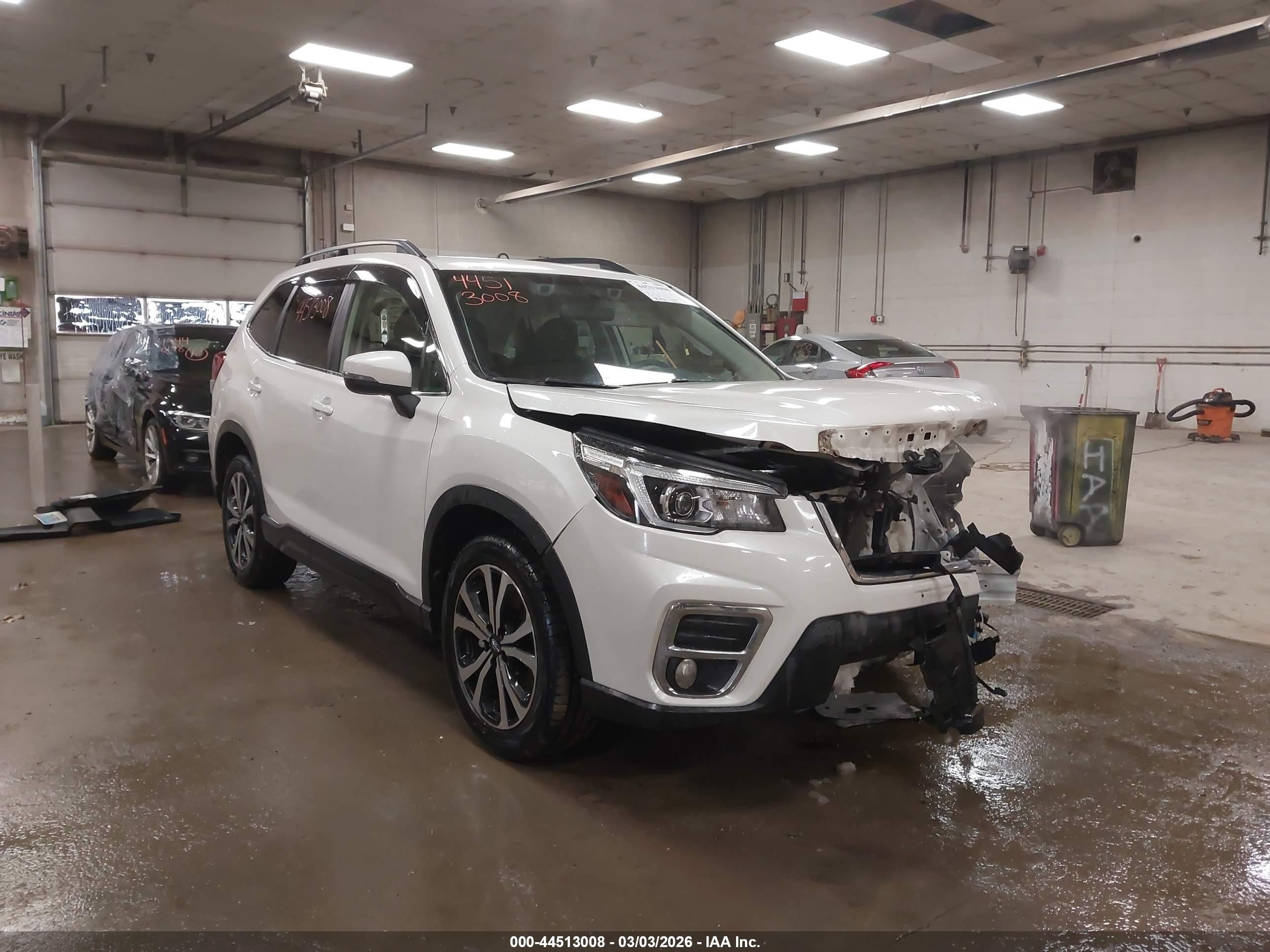 2019 Subaru Forester Limited, VIN JF2SKAUC3KH433766 — Front end