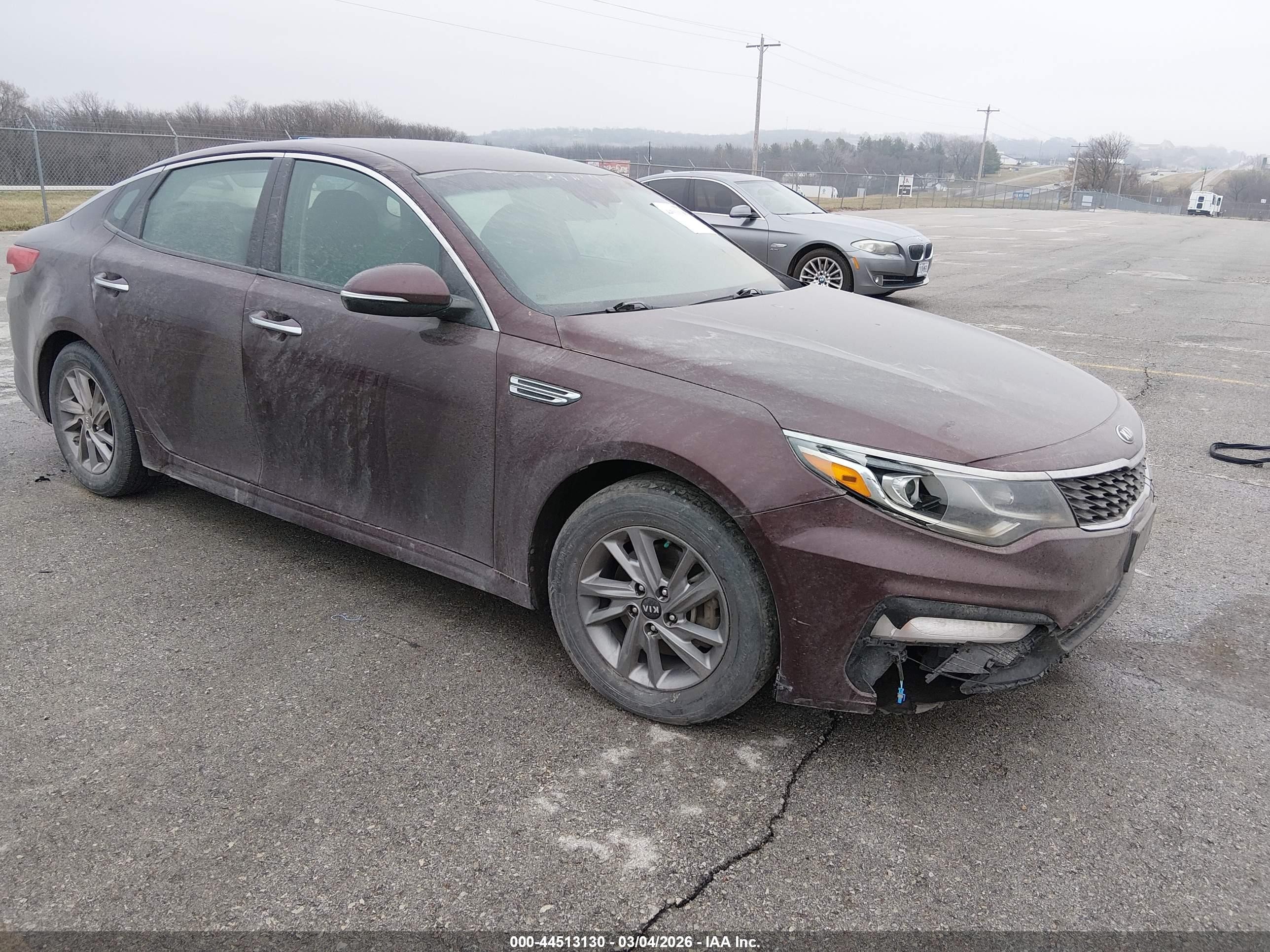2019 Kia Optima LX, VIN 5XXGT4L39KG348447 — Front end