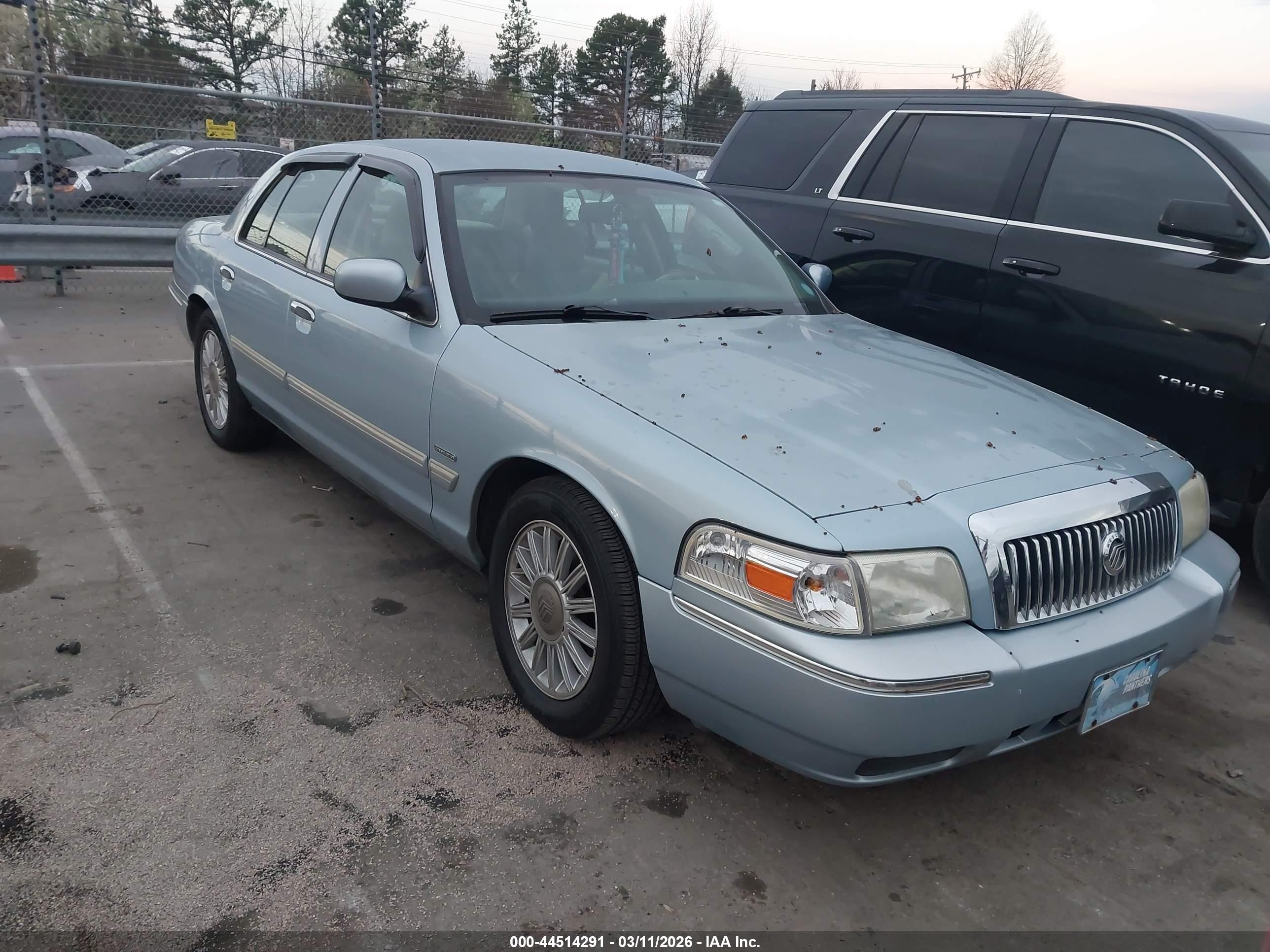 2009 Mercury Grand Marquis LS, VIN 2MEHM75VX9X624597 — Side
