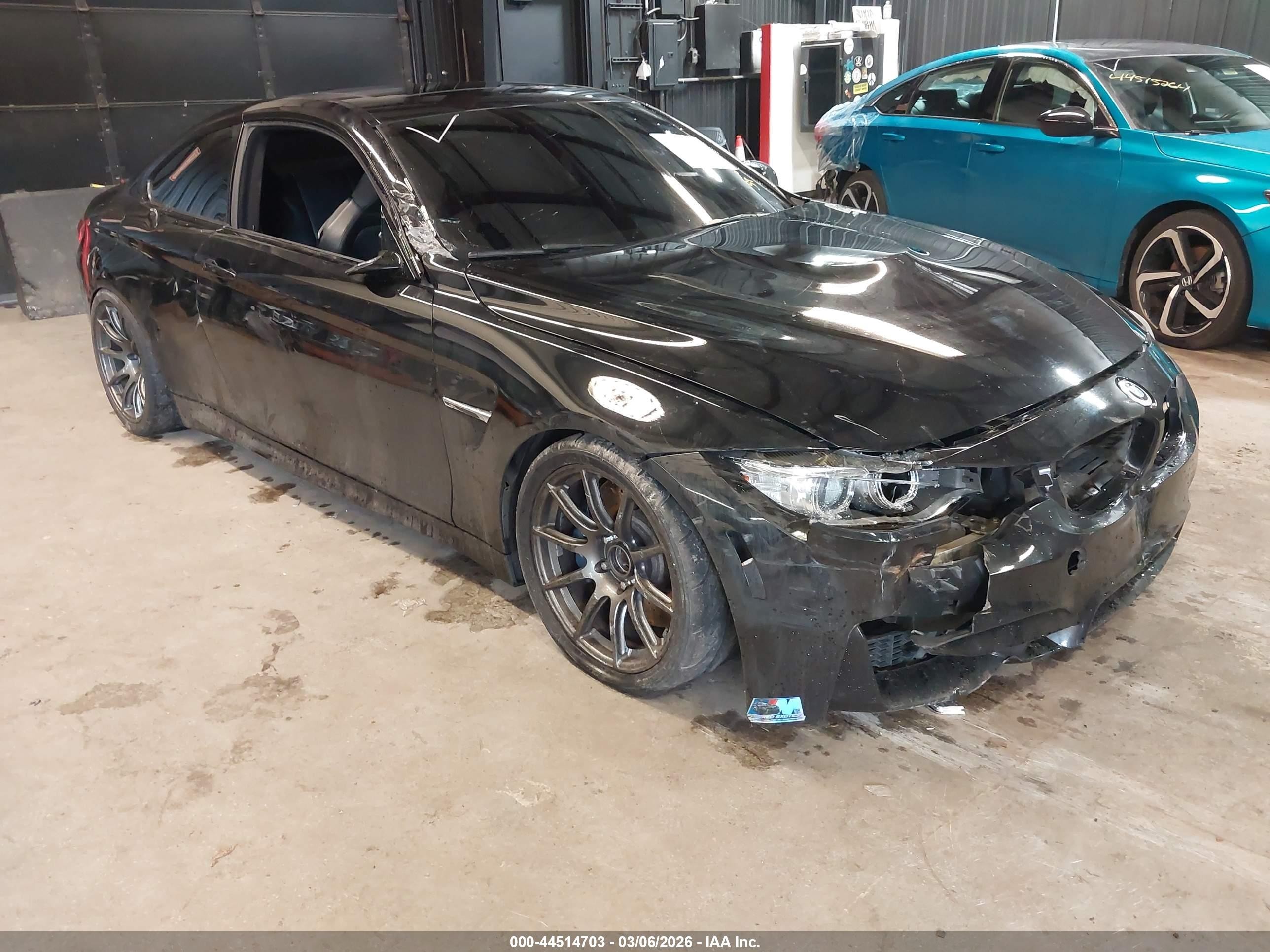 2015 BMW M4, VIN WBS3R9C5XFK334413 — Перед